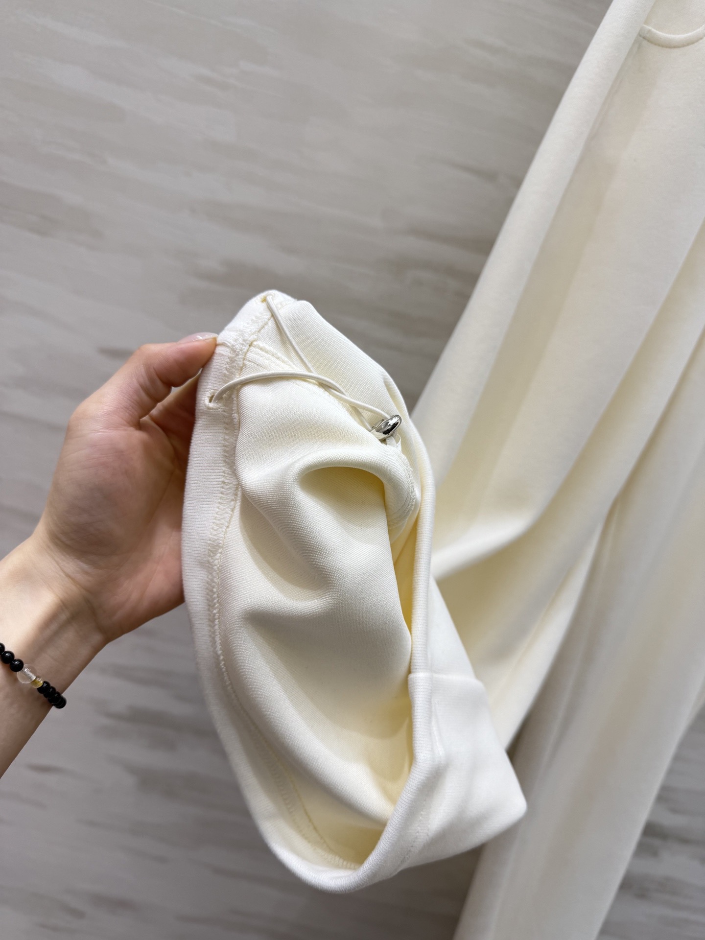 #Loew♡²⁶春夏新款 休闲裤 精致logo刺绣🪡 裤腿抽绳可收腿设计 无敌显瘦裤型！！！春夏必入神裤