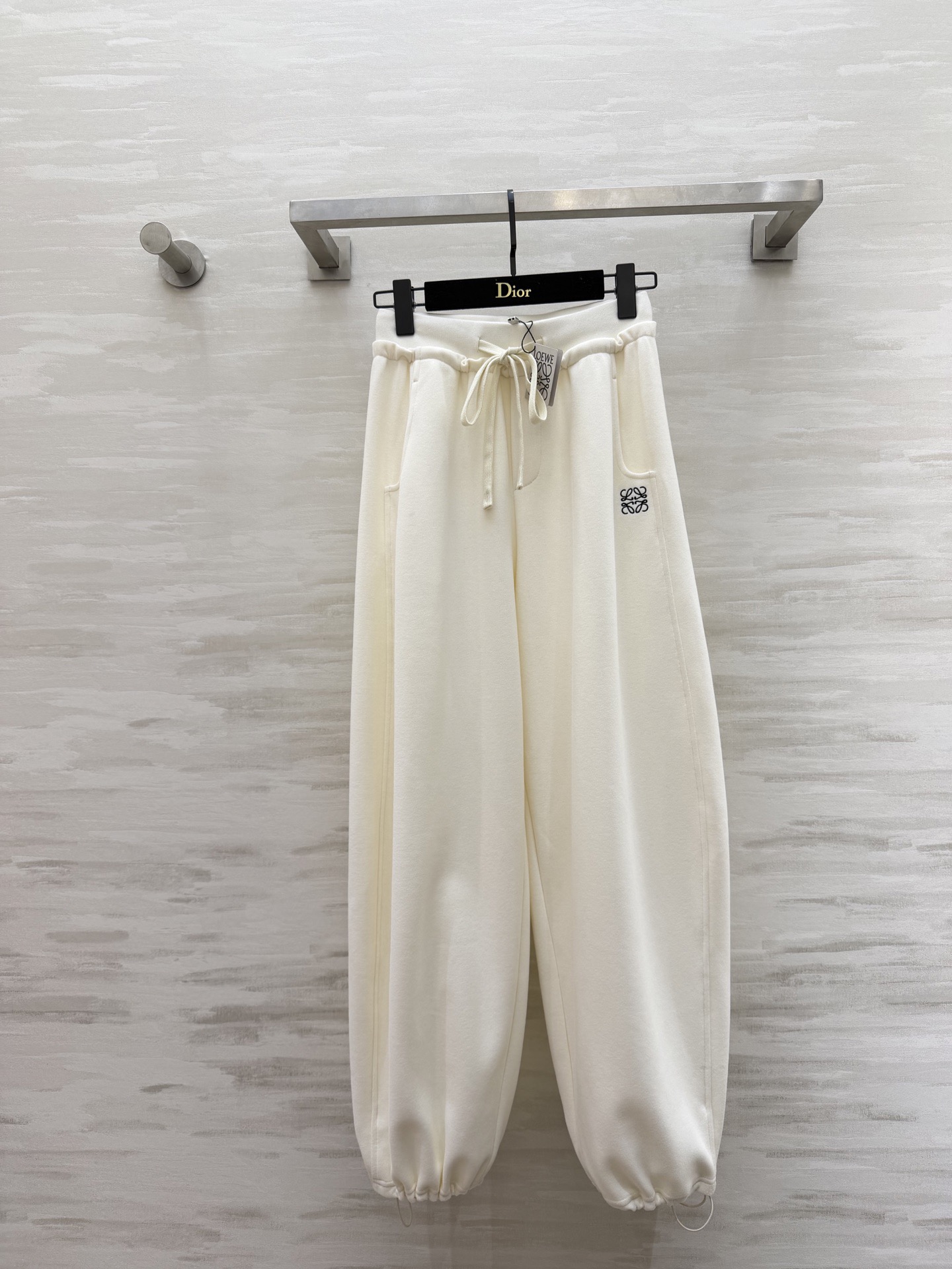 #Loew♡²⁶春夏新款 休闲裤 精致logo刺绣🪡 裤腿抽绳可收腿设计 无敌显瘦裤型！！！春夏必入神裤