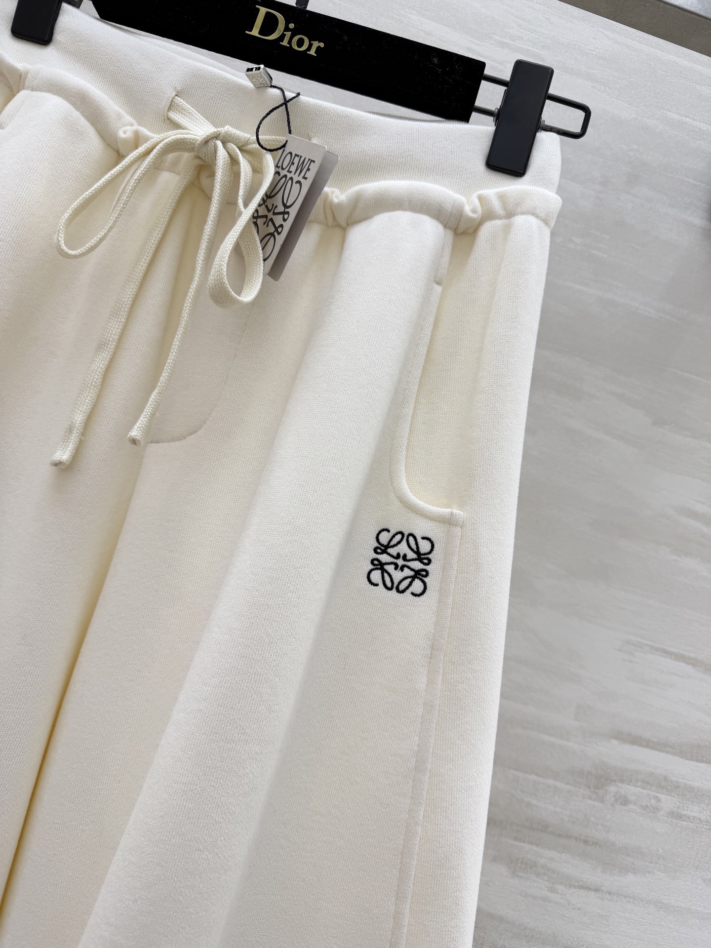 #Loew♡²⁶春夏新款 休闲裤 精致logo刺绣🪡 裤腿抽绳可收腿设计 无敌显瘦裤型！！！春夏必入神裤