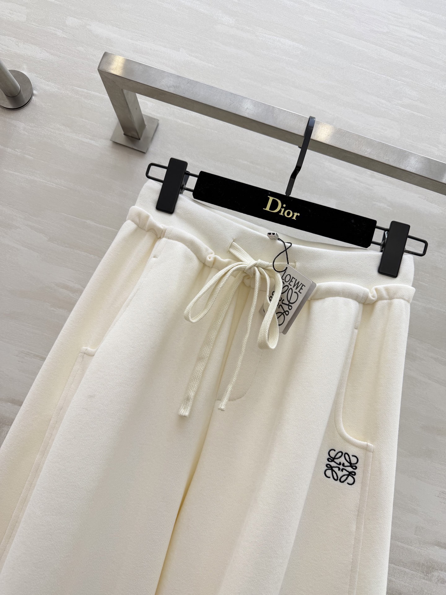 #Loew♡²⁶春夏新款 休闲裤 精致logo刺绣🪡 裤腿抽绳可收腿设计 无敌显瘦裤型！！！春夏必入神裤