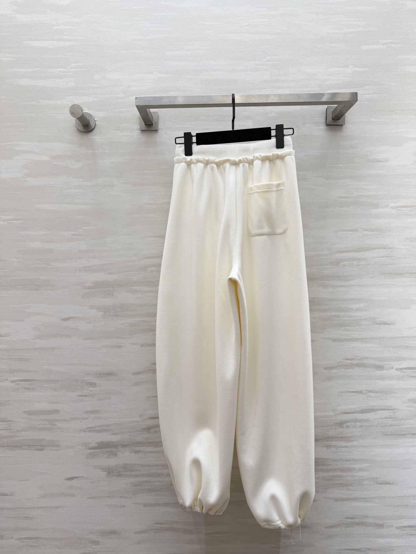 #Loew♡²⁶春夏新款 休闲裤 精致logo刺绣🪡 裤腿抽绳可收腿设计 无敌显瘦裤型！！！春夏必入神裤