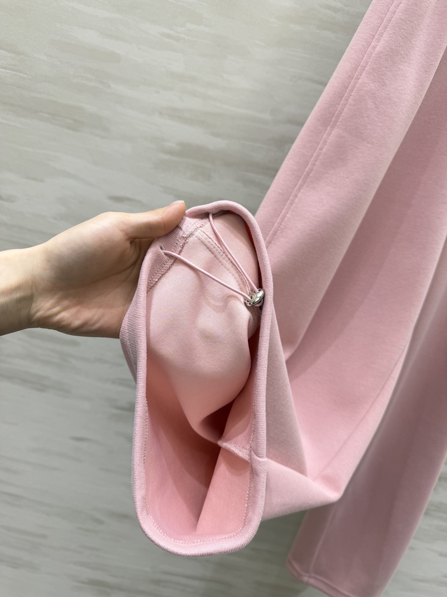 #Loew♡²⁶春夏新款 休闲裤 精致logo刺绣🪡 裤腿抽绳可收腿设计 无敌显瘦裤型！！！春夏必入神裤