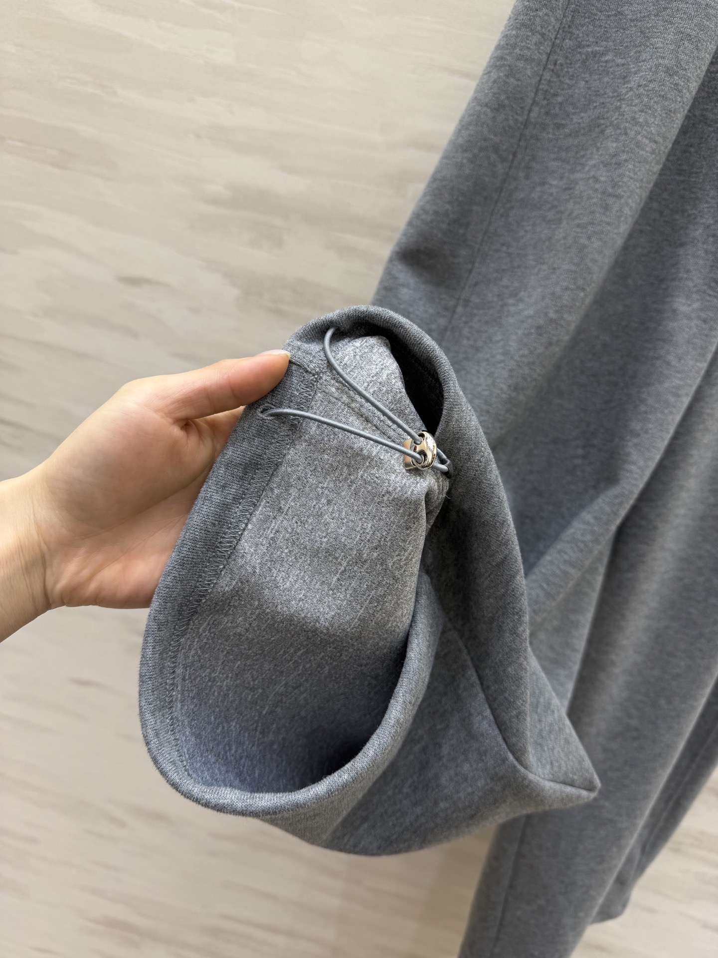 #Loew♡²⁶春夏新款 休闲裤 精致logo刺绣🪡 裤腿抽绳可收腿设计 无敌显瘦裤型！！！春夏必入神裤