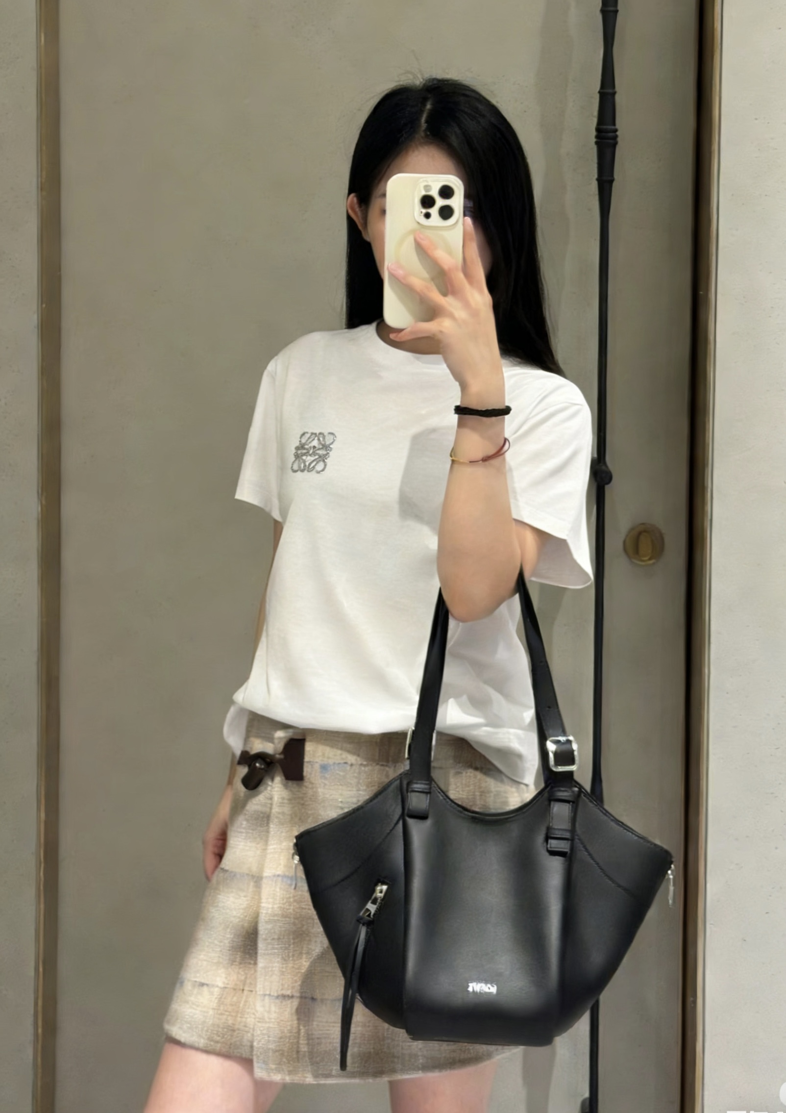 #Loew♡²⁶春夏新款 重工logo钉珠短袖T恤 高品质定制 现货首发size：S/M/L（s码肩宽：