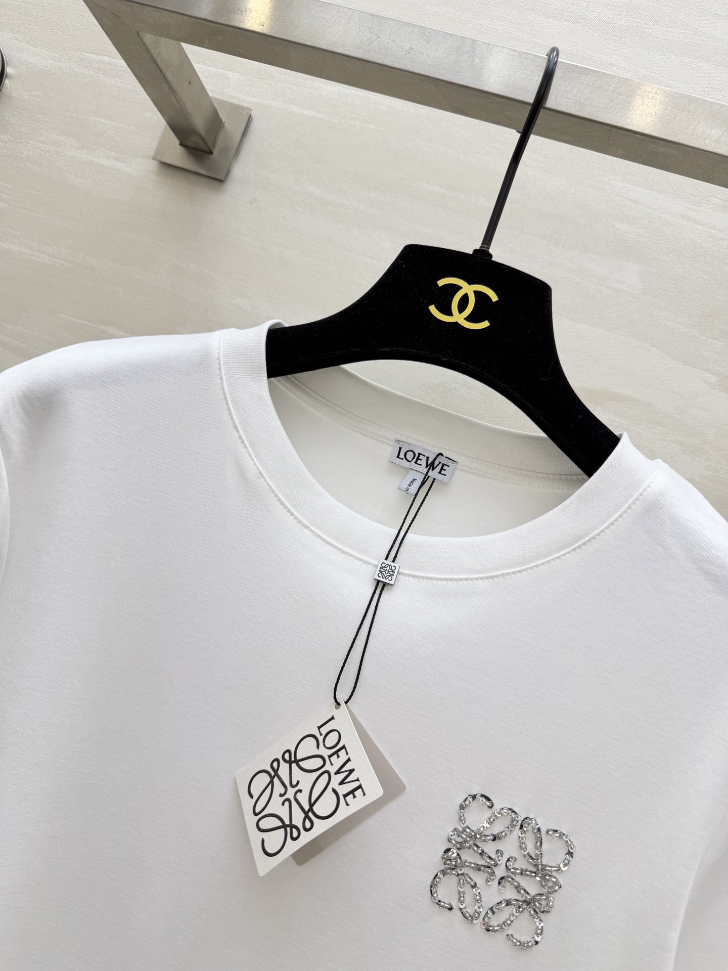 #Loew♡²⁶春夏新款 重工logo钉珠短袖T恤 高品质定制 现货首发size：S/M/L（s码肩宽：