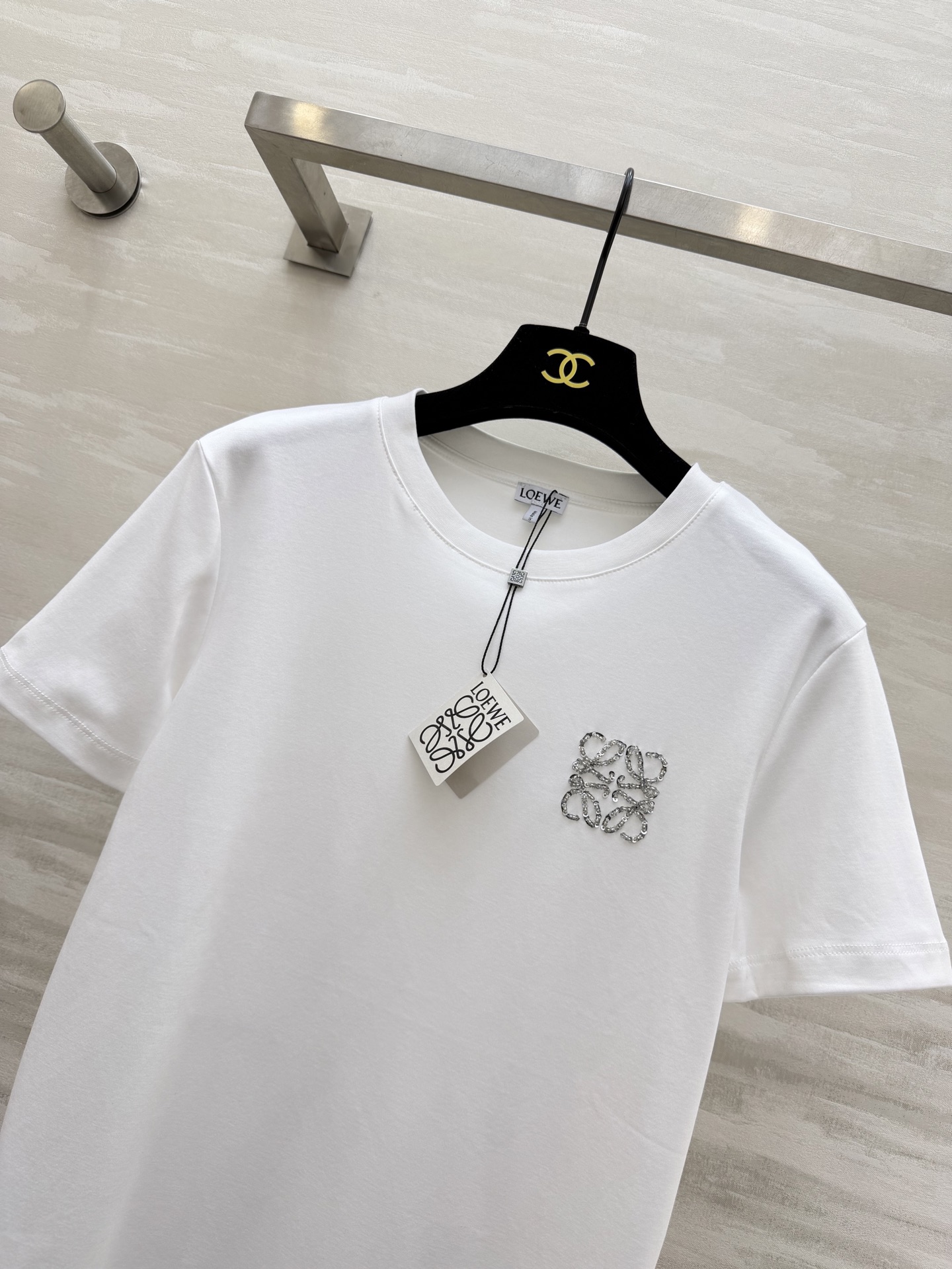 #Loew♡²⁶春夏新款 重工logo钉珠短袖T恤 高品质定制 现货首发size：S/M/L（s码肩宽：