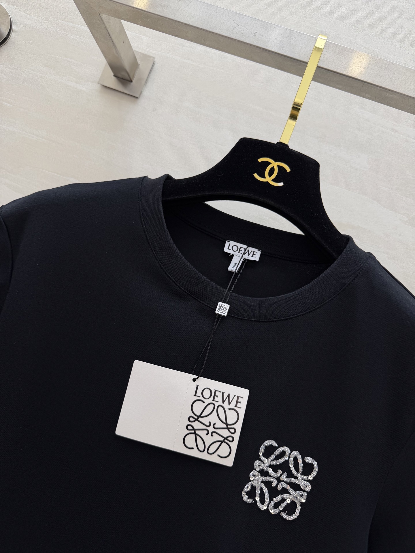 #Loew♡²⁶春夏新款 重工logo钉珠短袖T恤 高品质定制 现货首发size：S/M/L（s码肩宽：