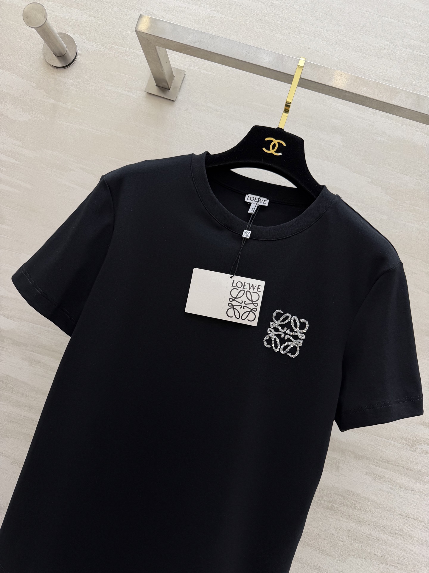 #Loew♡²⁶春夏新款 重工logo钉珠短袖T恤 高品质定制 现货首发size：S/M/L（s码肩宽：