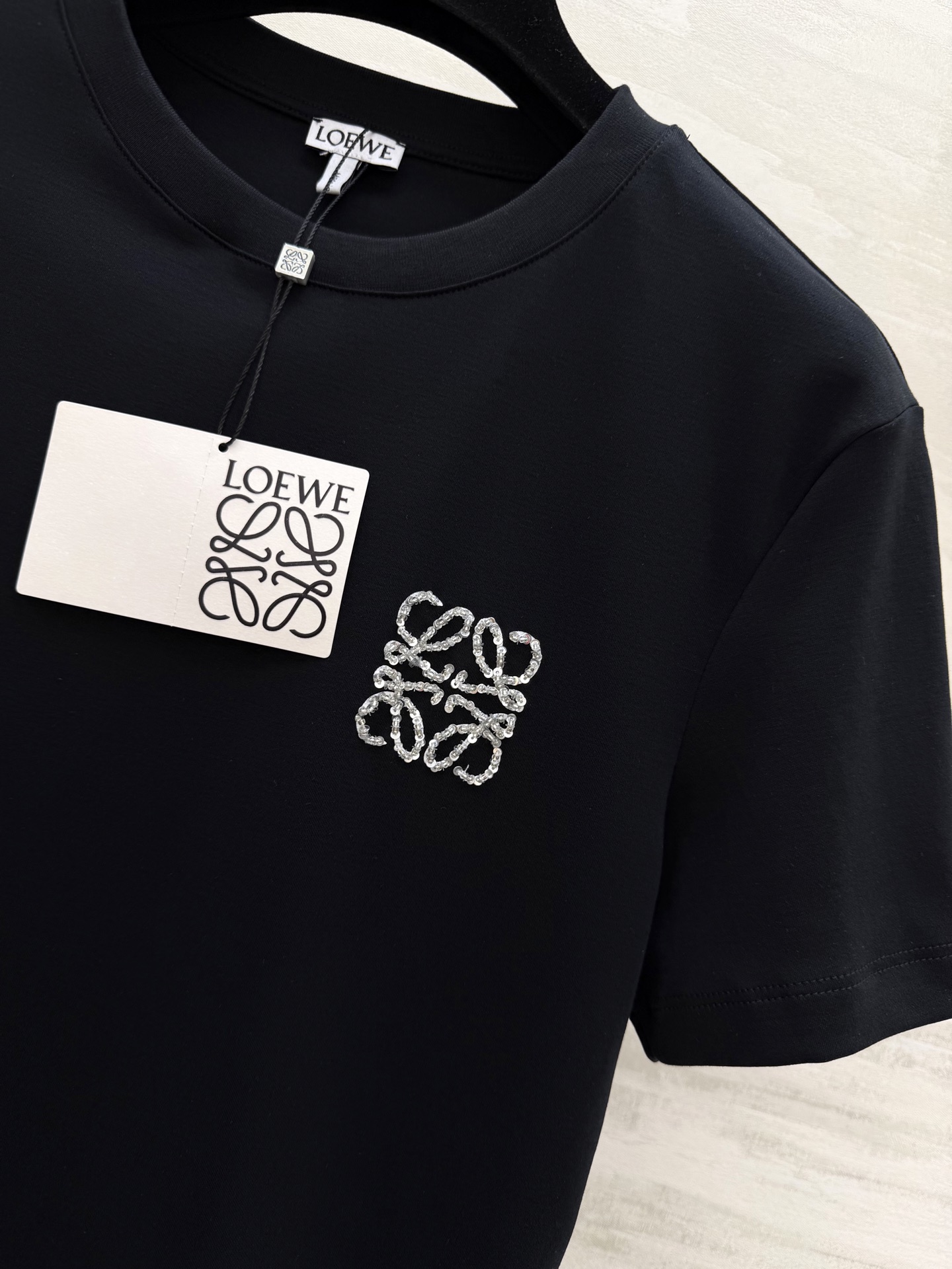 #Loew♡²⁶春夏新款 重工logo钉珠短袖T恤 高品质定制 现货首发size：S/M/L（s码肩宽：