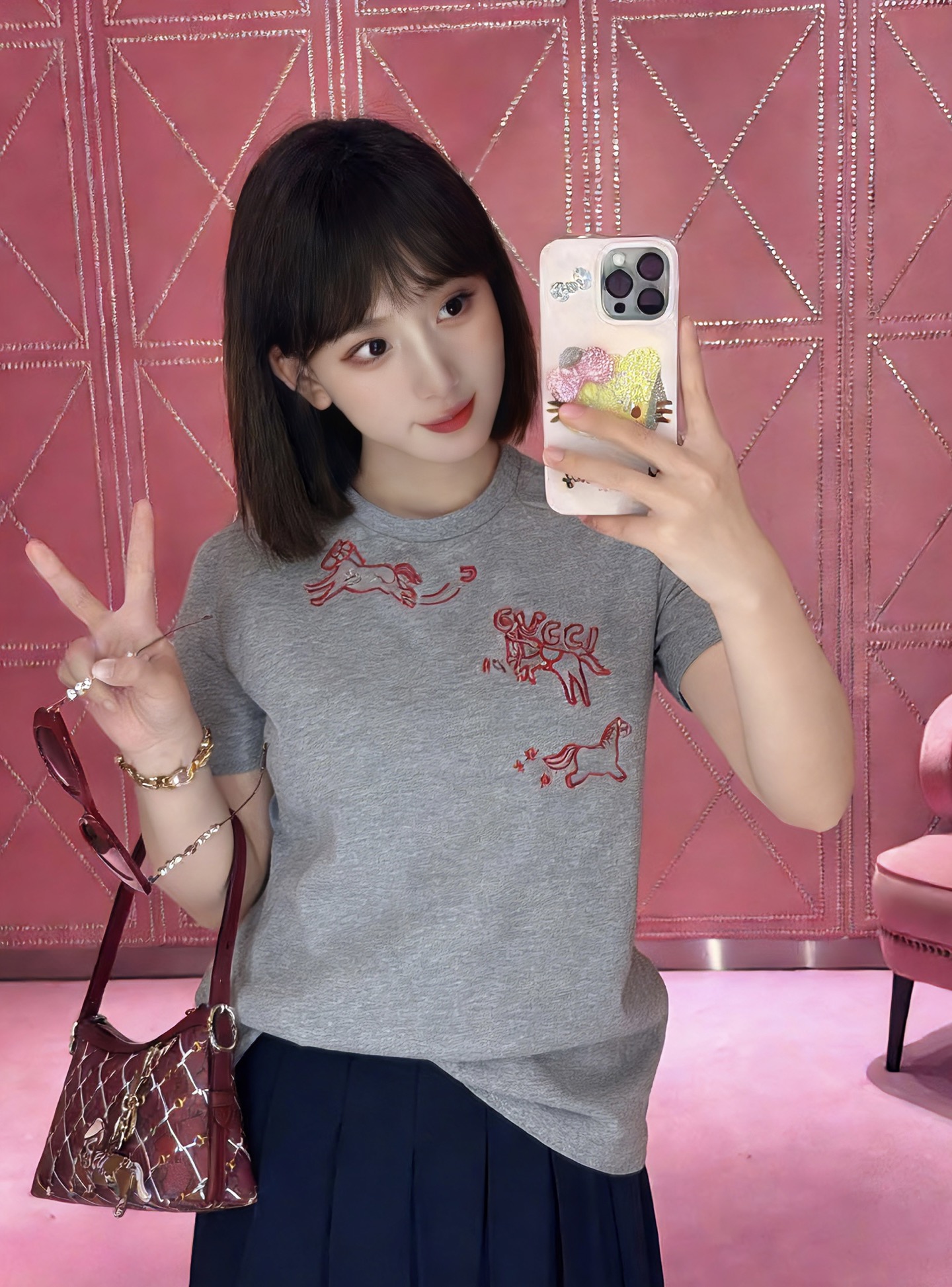 🐎 马年专属限定｜Gucc♡²⁶春夏新款 生肖系列短袖T恤 红金刺绣线条勾勒灵动小马 是马年开运的绝佳战