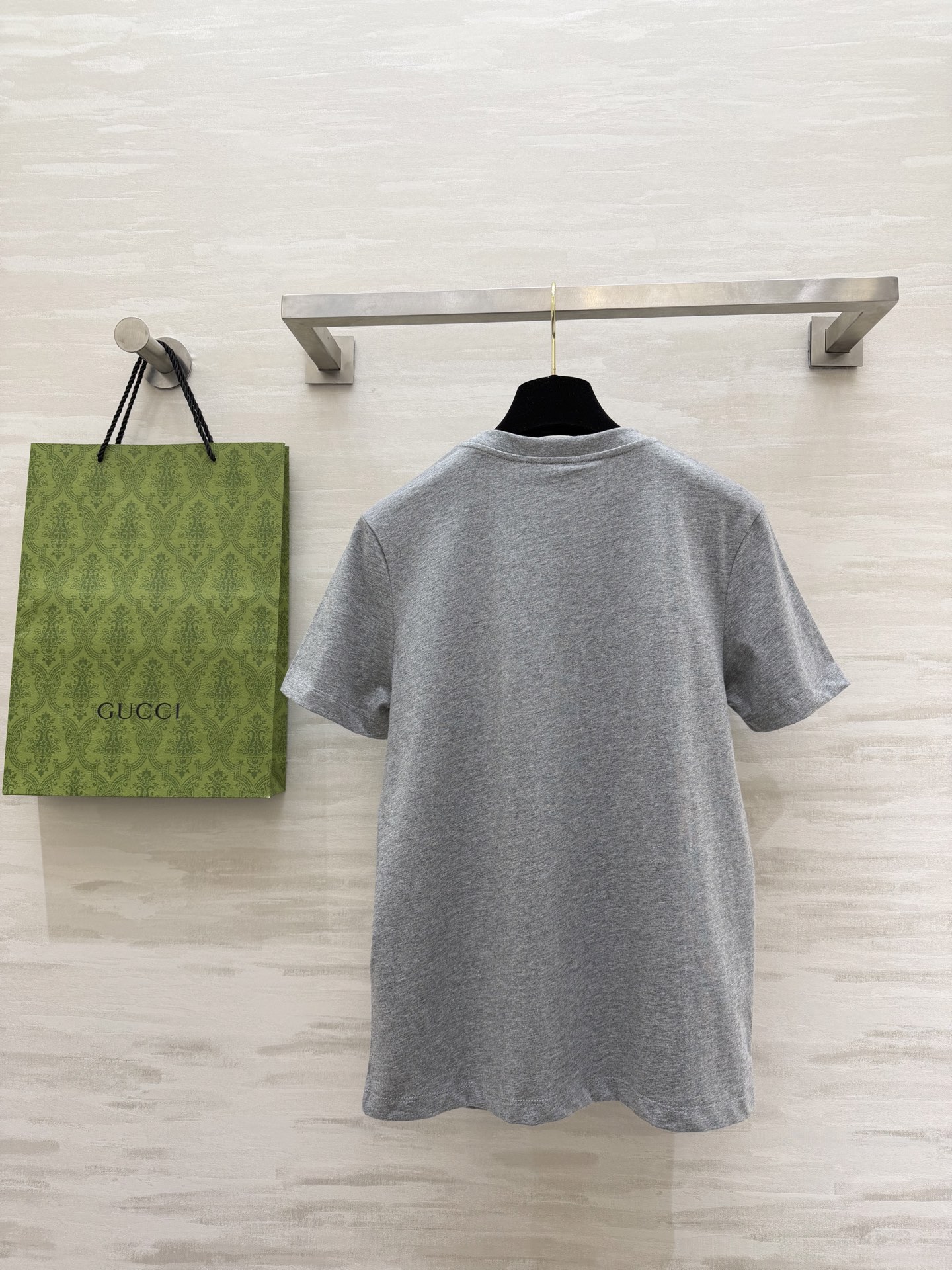 🐎 马年专属限定｜Gucc♡²⁶春夏新款 生肖系列短袖T恤 红金刺绣线条勾勒灵动小马 是马年开运的绝佳战