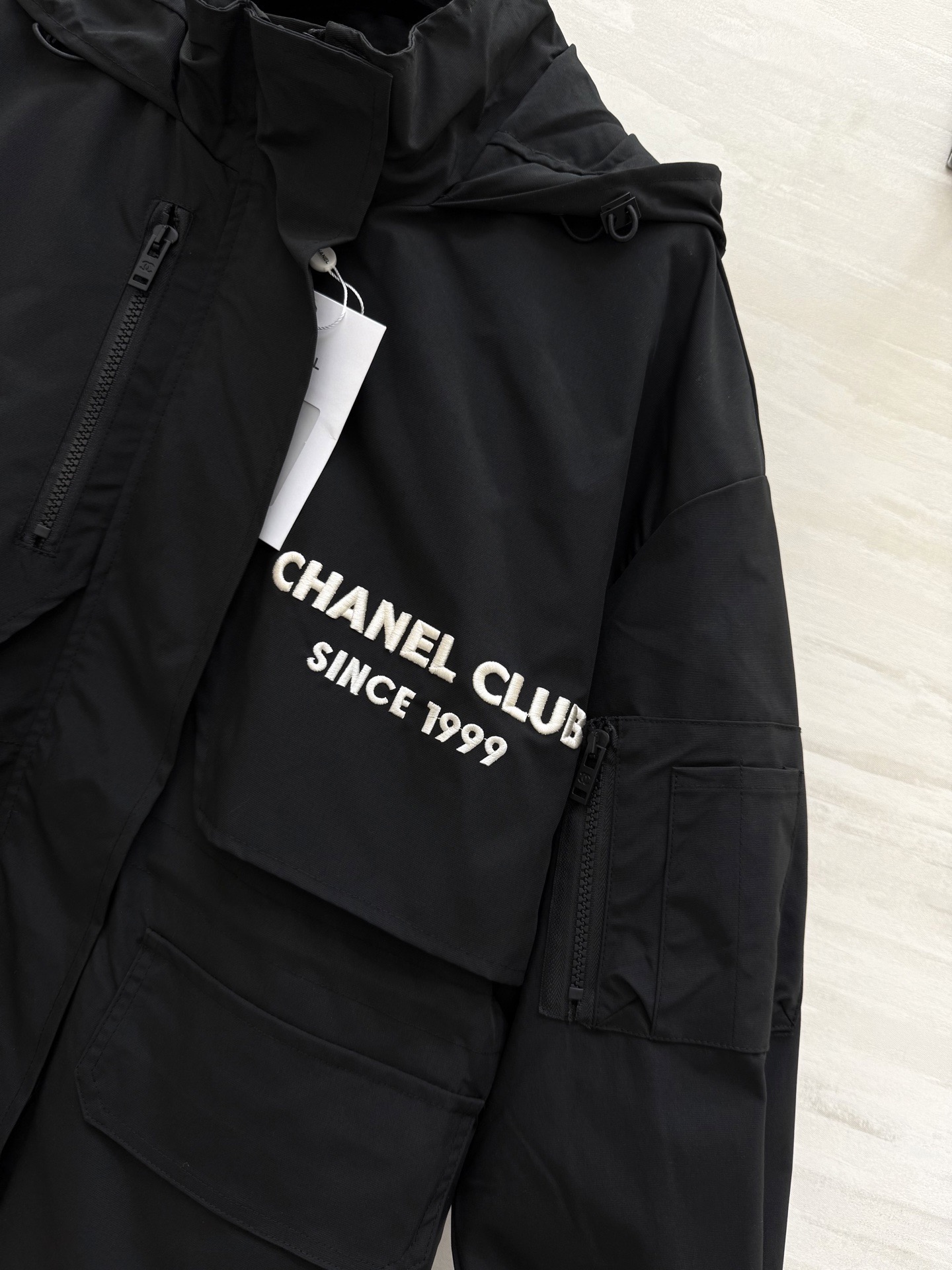 #Chane♡²⁶早春新款 中古系列 连帽收腰冲锋衣外套 重工刺绣🪡 高品质 现货首发size：36/3