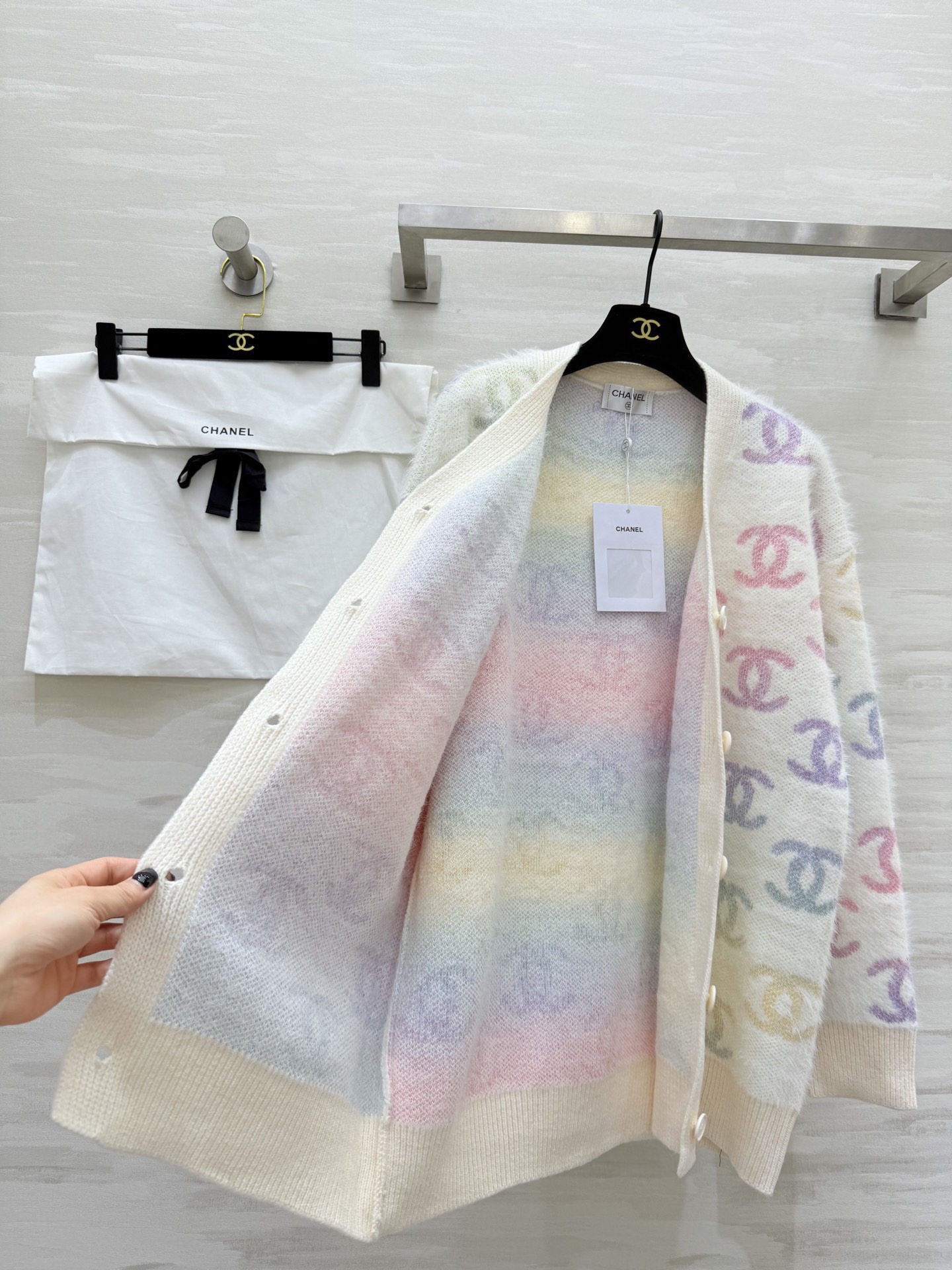 #Chane♡新款 渐变彩色双C马海毛开衫外套 定制马海毛质地柔软舒适 重工彩色丝线钩织渐变纹理 高品质