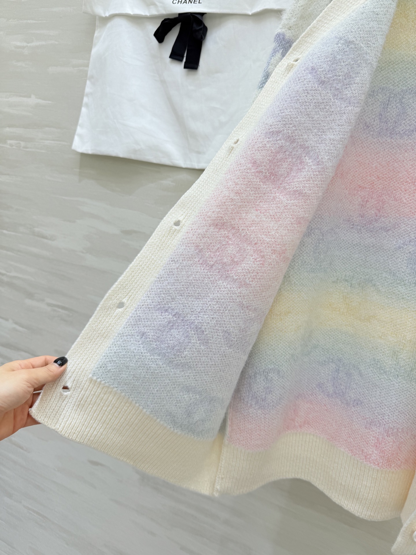 #Chane♡新款 渐变彩色双C马海毛开衫外套 定制马海毛质地柔软舒适 重工彩色丝线钩织渐变纹理 高品质