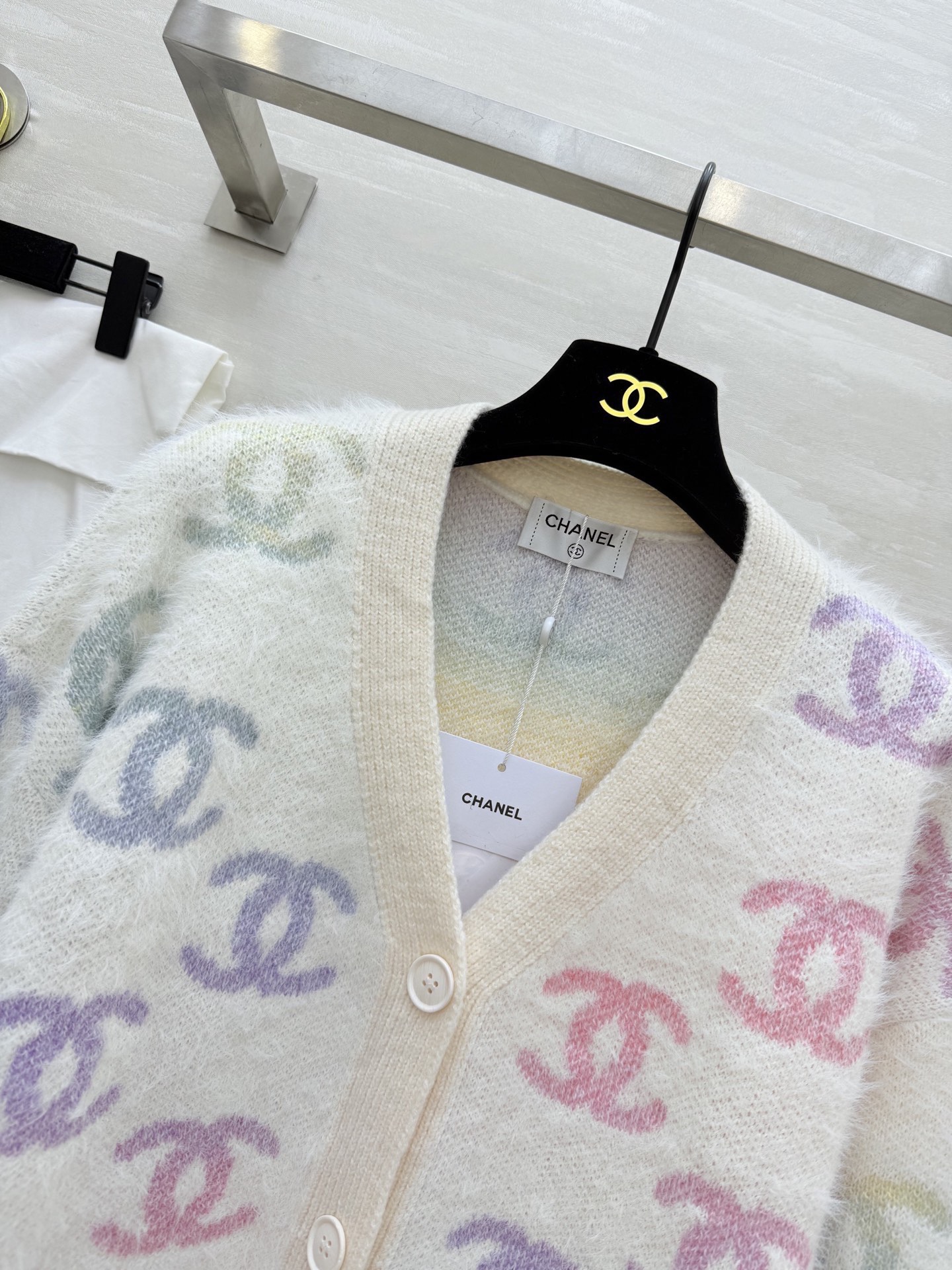 #Chane♡新款 渐变彩色双C马海毛开衫外套 定制马海毛质地柔软舒适 重工彩色丝线钩织渐变纹理 高品质