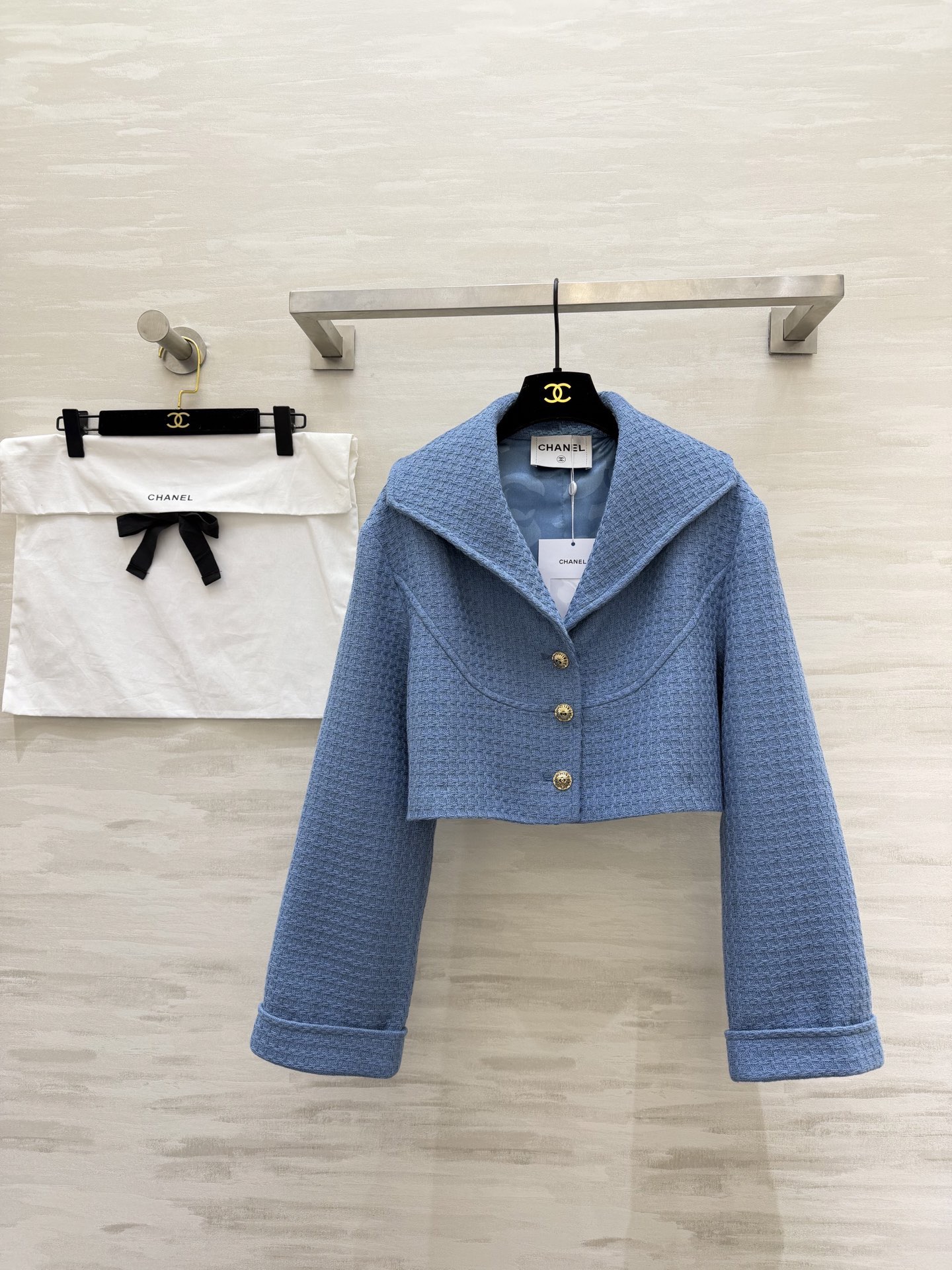 NO:736203,#ChaneC Vacation Series Blue Short Braided Tweed Jacket Retro Elegant High Quality Customized Ready Available First SizeS/M/L (S Size Bust 98, Length 37),,chanel,jackets & coats,19860909#ChaneC度假系列 蓝色短款编织花呢外套 复古优雅 高品质定制 现货首发sizeS/M/L（s码胸围98,衣长37）,,chanel,jackets & coats,,Women's clothing