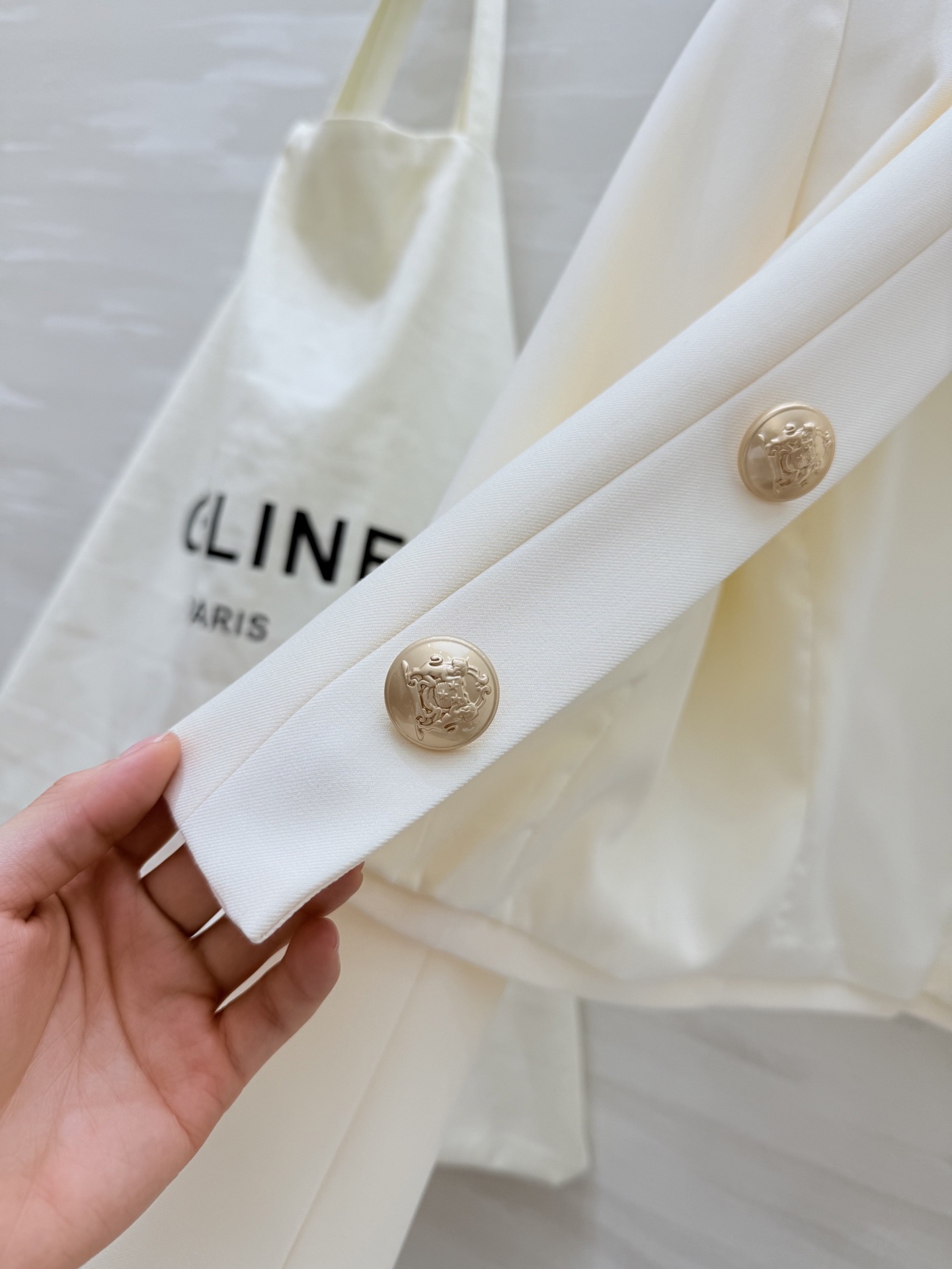 #Celin♡²⁶早春新款 双排金扣外套 高品质定制 现货首发size：S/M/L/XL（s码肩宽：38