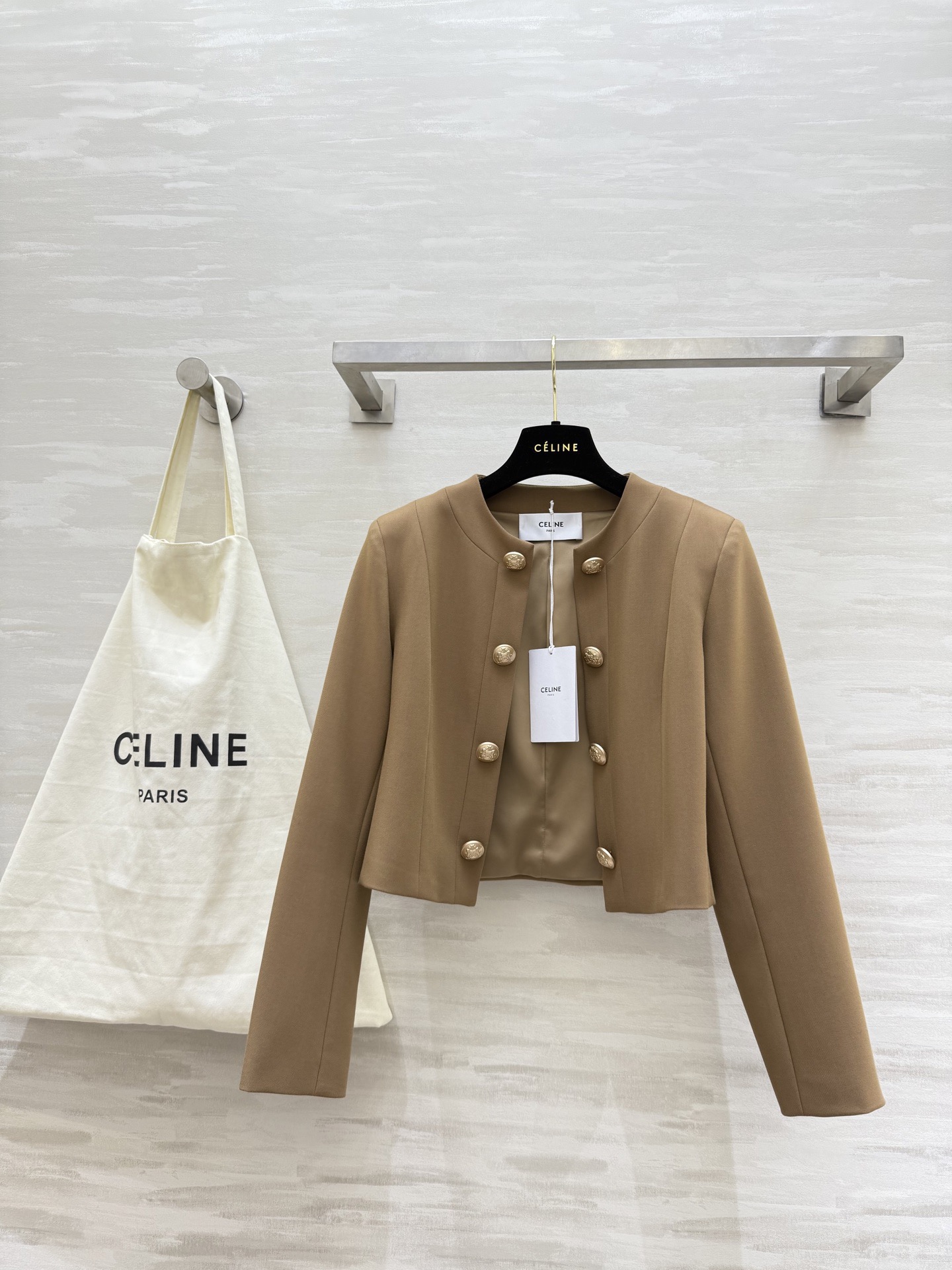 #Celin♡²⁶早春新款 双排金扣外套 高品质定制 现货首发size：S/M/L/XL（s码肩宽：38