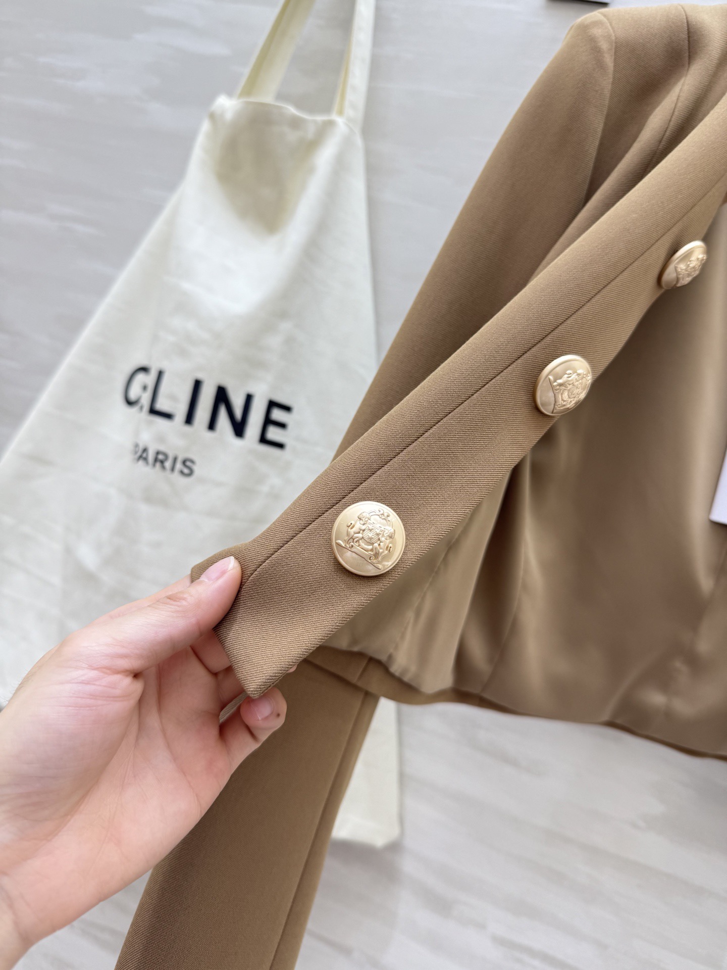 #Celin♡²⁶早春新款 双排金扣外套 高品质定制 现货首发size：S/M/L/XL（s码肩宽：38