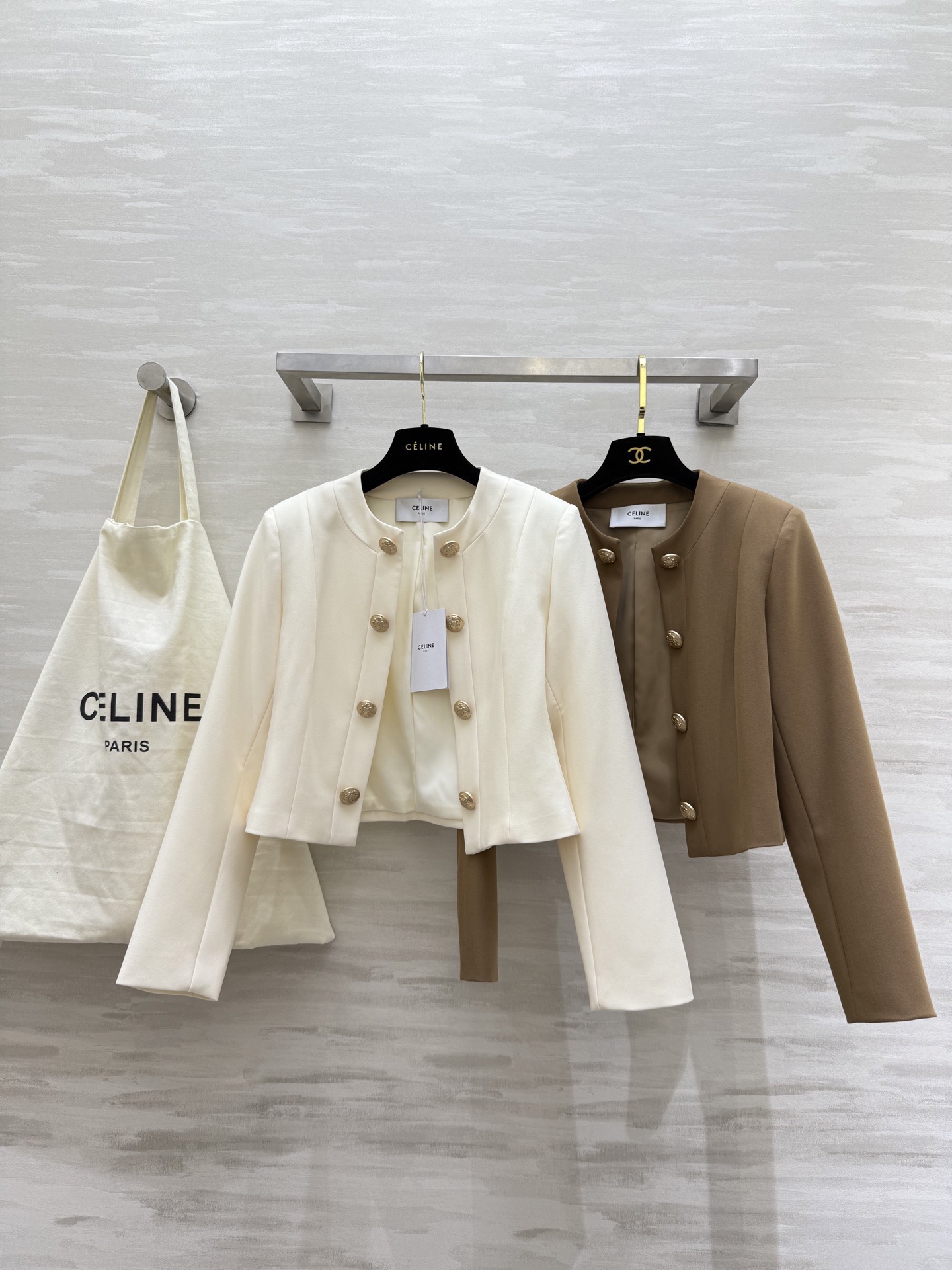 #Celin♡²⁶早春新款 双排金扣外套 高品质定制 现货首发size：S/M/L/XL（s码肩宽：38
