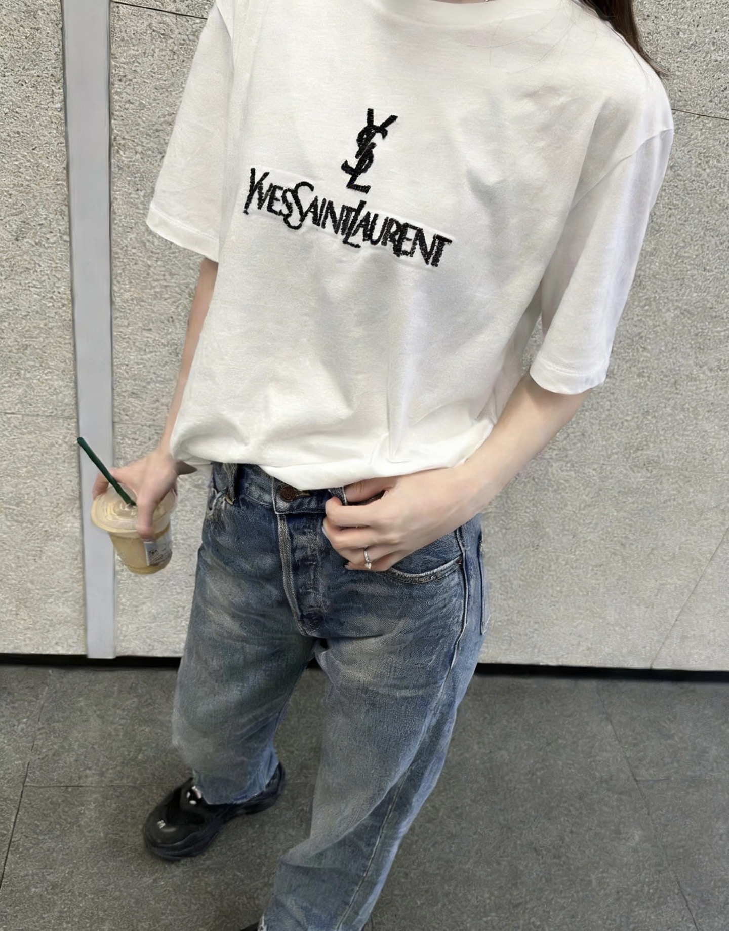 #ysl²⁶春夏新款 重工珠片刺绣🪡短袖T恤 拿捏不费力的高级感🖤🤍 经典logo自带气场 慵懒又显瘦 