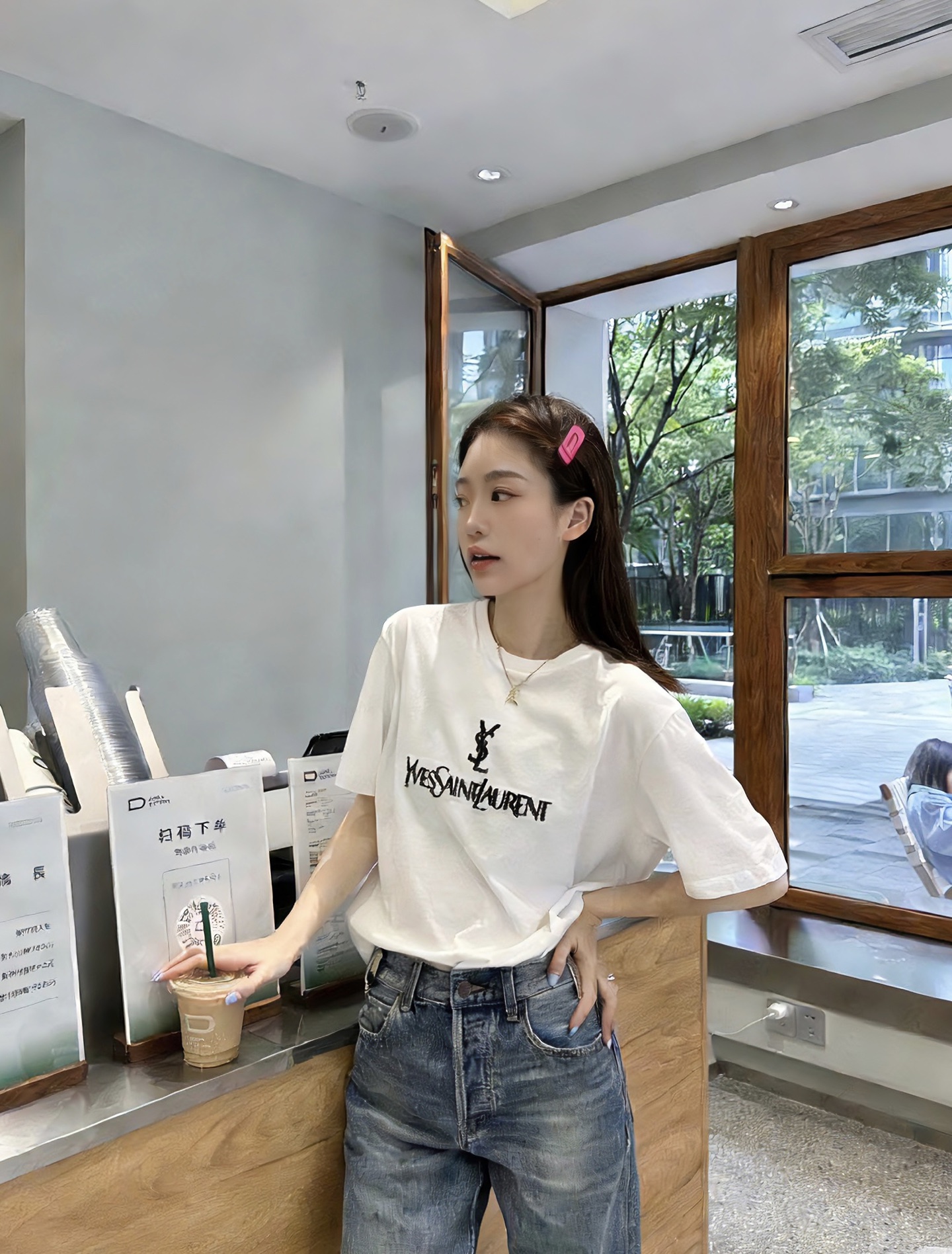 #ysl²⁶春夏新款 重工珠片刺绣🪡短袖T恤 拿捏不费力的高级感🖤🤍 经典logo自带气场 慵懒又显瘦 