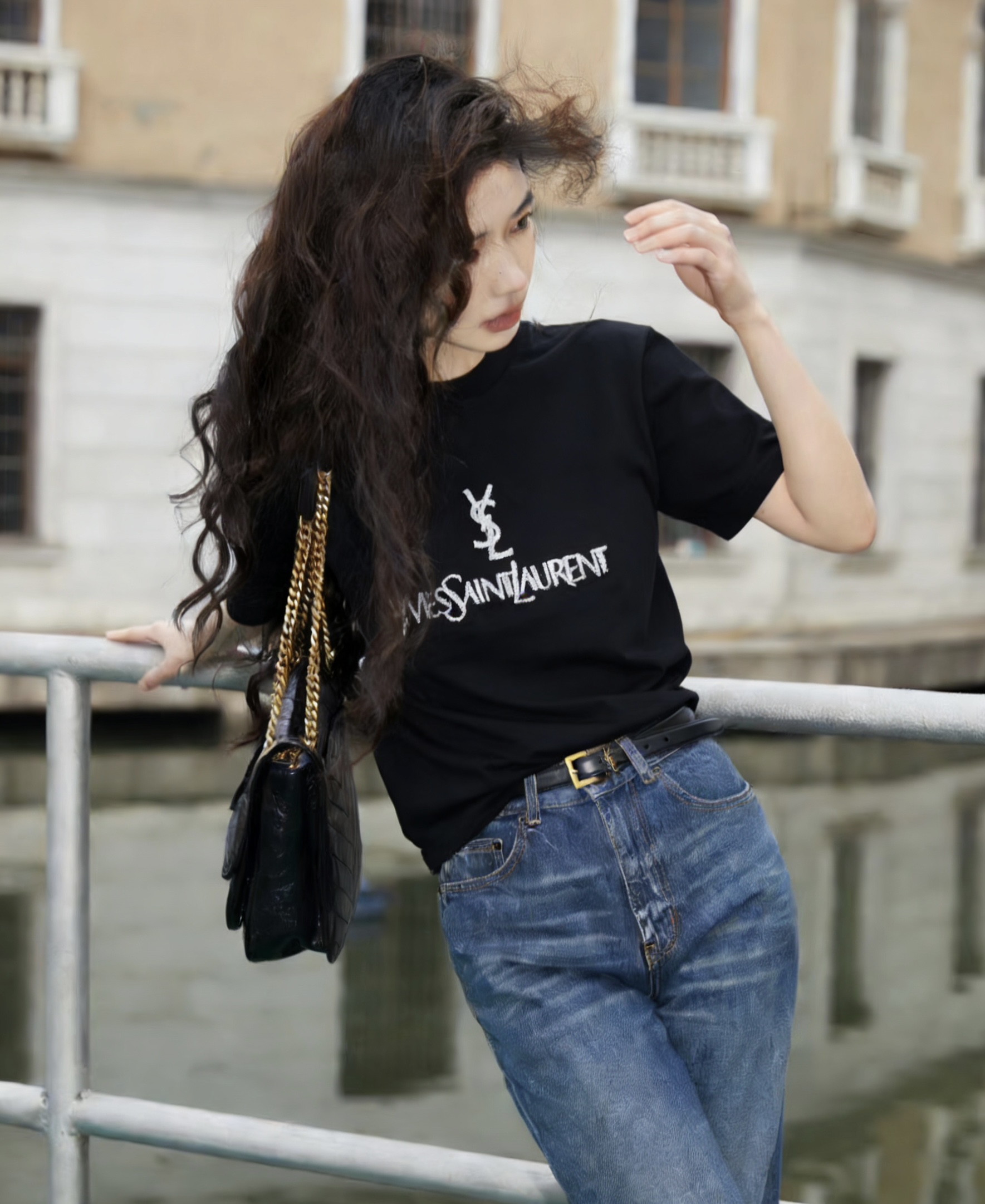 #ysl²⁶春夏新款 重工珠片刺绣🪡短袖T恤 拿捏不费力的高级感🖤🤍 经典logo自带气场 慵懒又显瘦 