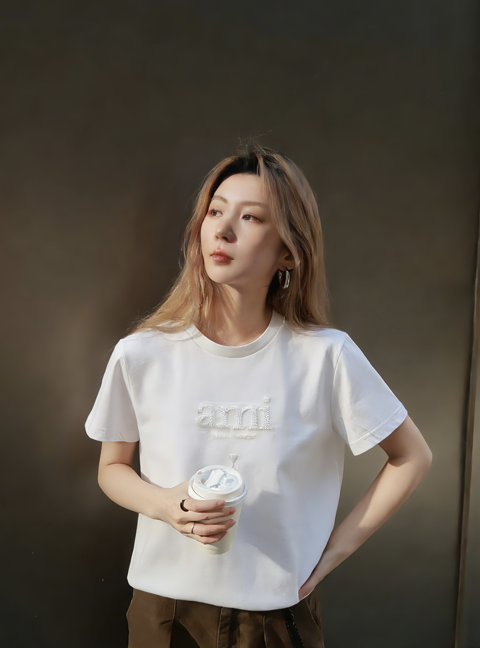 ✨ AMI 夏日调色盘已就位 ✨²⁶春夏新款 ami刺绣🪡钉珠短袖T恤白/黄/蓝/黑四色任选 基础款也能