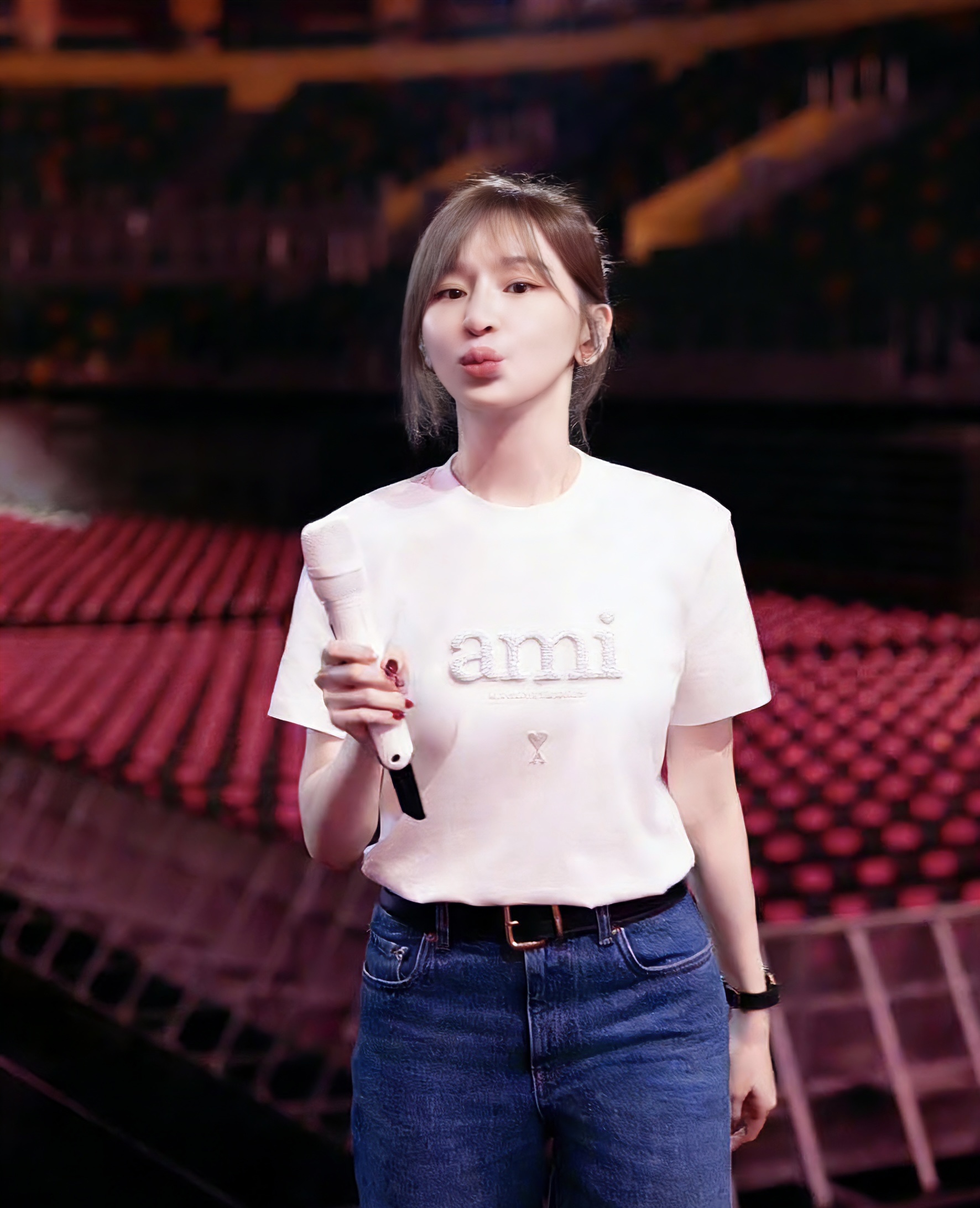 ✨ AMI 夏日调色盘已就位 ✨²⁶春夏新款 ami刺绣🪡钉珠短袖T恤白/黄/蓝/黑四色任选 基础款也能