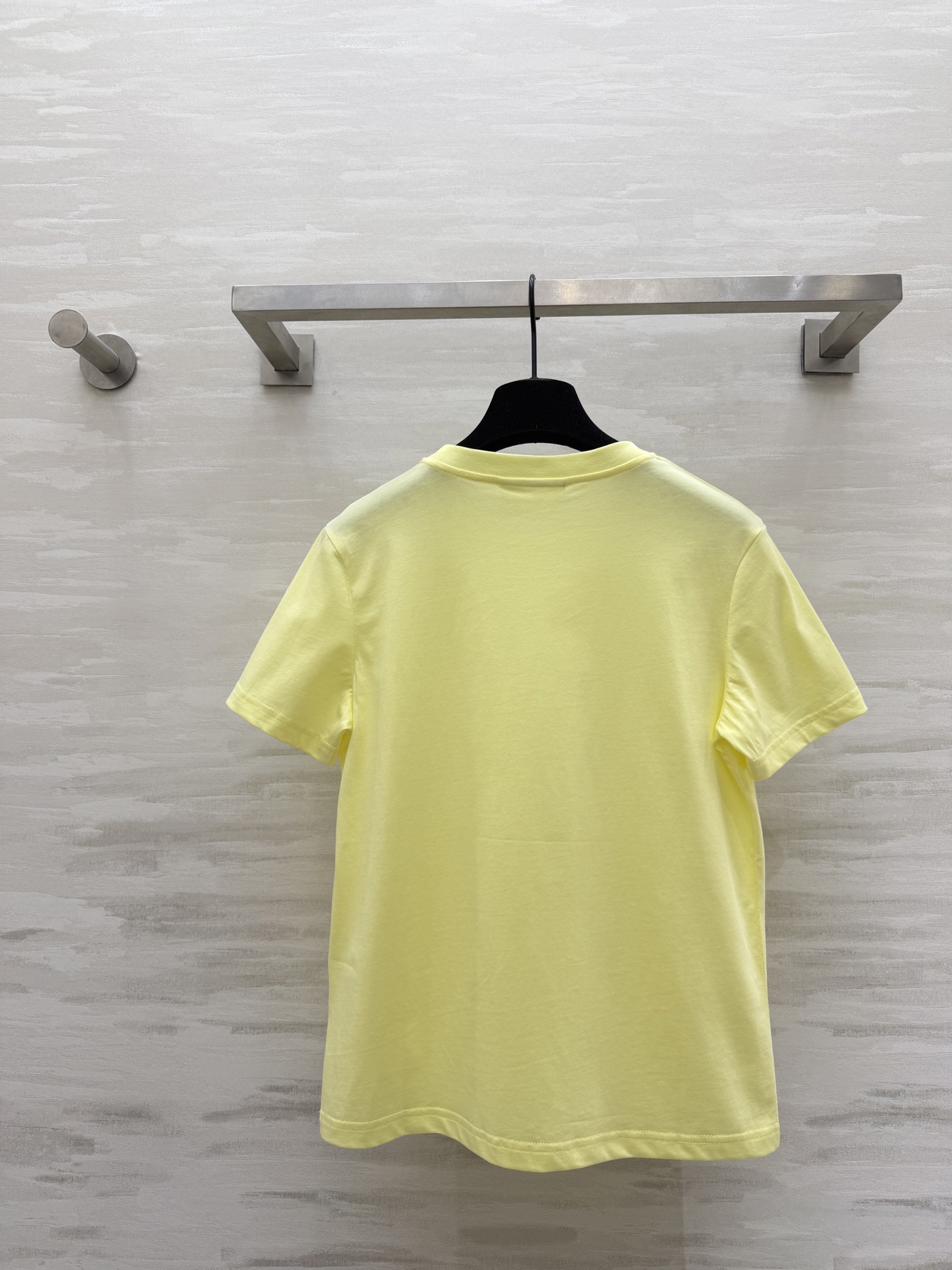 ✨ AMI 夏日调色盘已就位 ✨²⁶春夏新款 ami刺绣🪡钉珠短袖T恤白/黄/蓝/黑四色任选 基础款也能