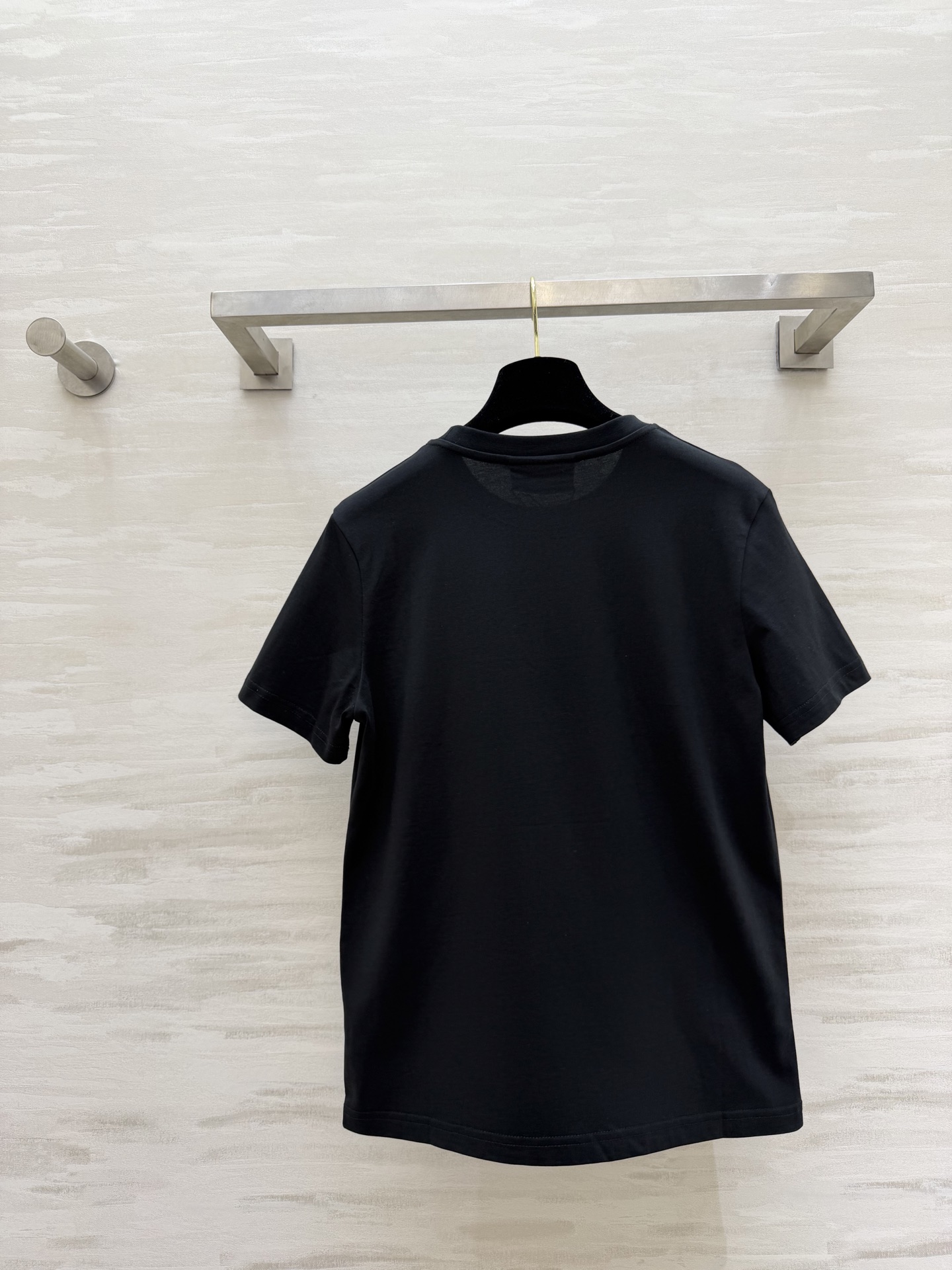 ✨ AMI 夏日调色盘已就位 ✨²⁶春夏新款 ami刺绣🪡钉珠短袖T恤白/黄/蓝/黑四色任选 基础款也能