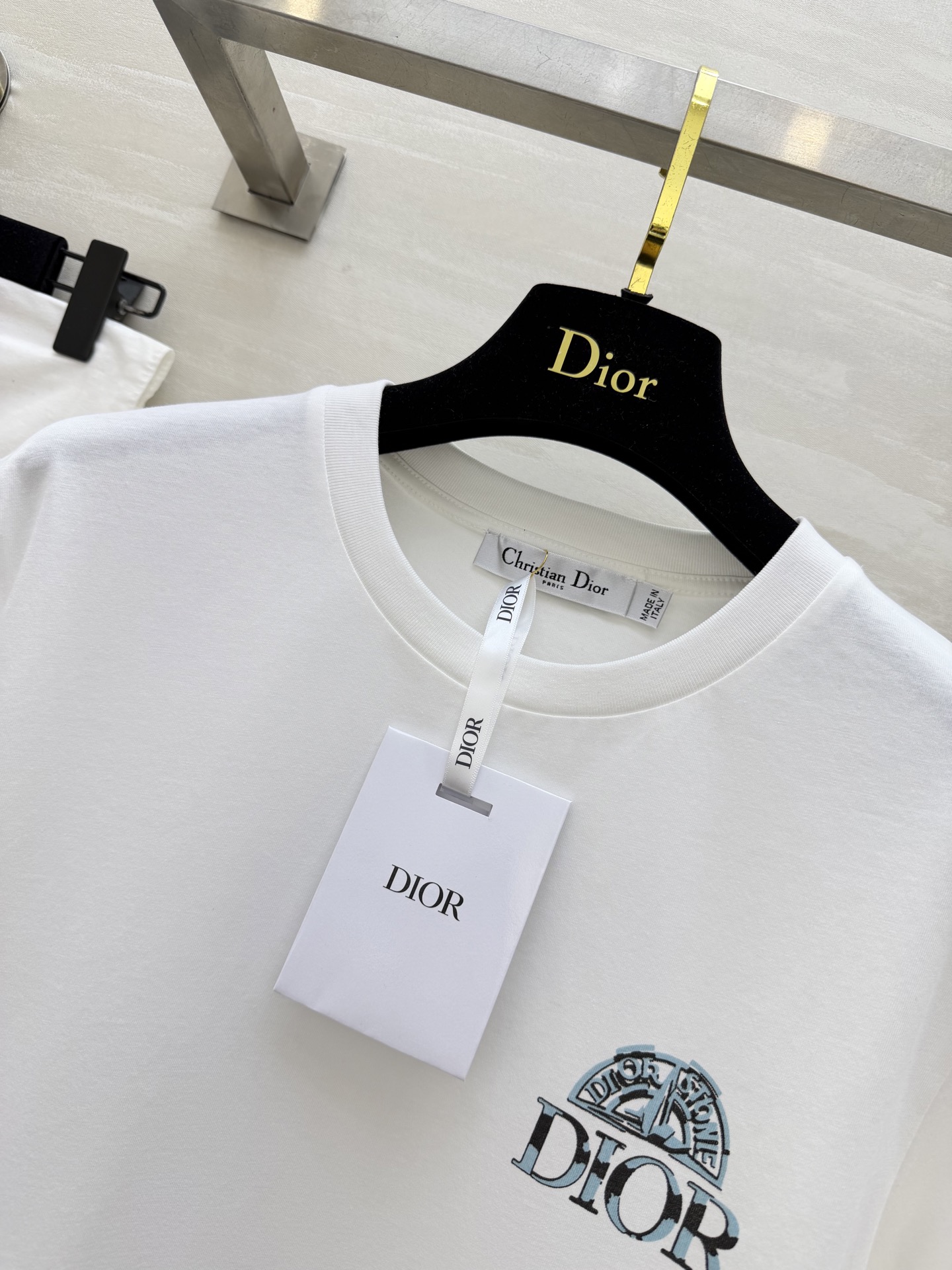 ✨ DIOR 限定美学｜把优雅穿在身上 ✨ 精致logo印花点缀极简T柔和亲肤纯棉面料，自带松弛贵气感粉