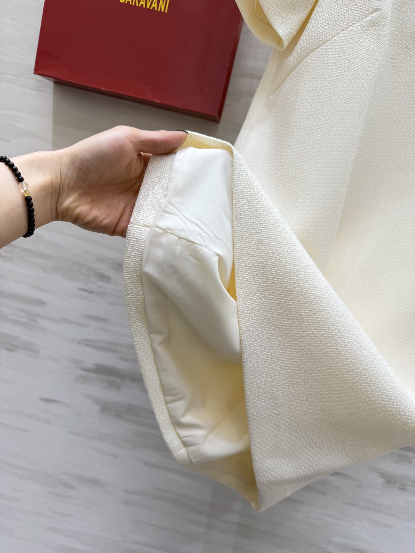 #Valentin♡²⁶春夏新款 短袖钉珠连衣裙 领口手工重工钉珠超精致✨ 直筒剪裁 长度适中 轻熟风o