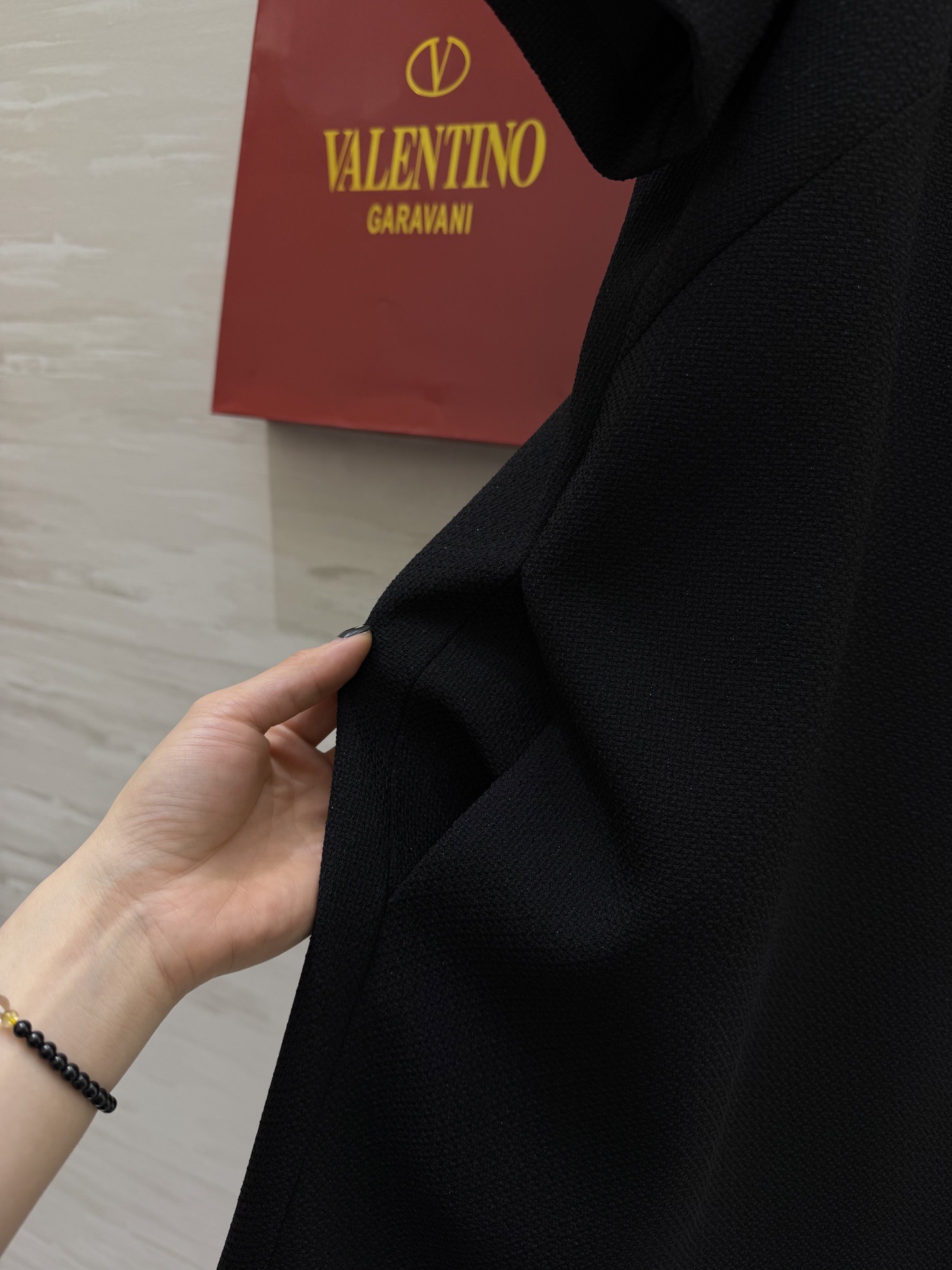 #Valentin♡²⁶春夏新款 短袖钉珠连衣裙 领口手工重工钉珠超精致✨ 直筒剪裁 长度适中 轻熟风o