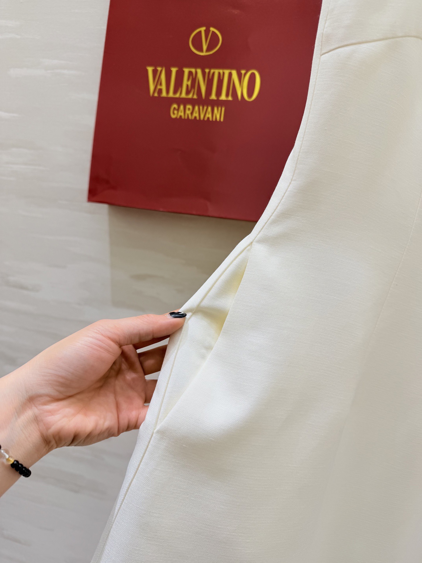 #Valentin♡²⁶新款 重工钉珠连衣裙 圆领纯手工重工镶钻设计超精致 简约优雅又不失华丽感 立体剪