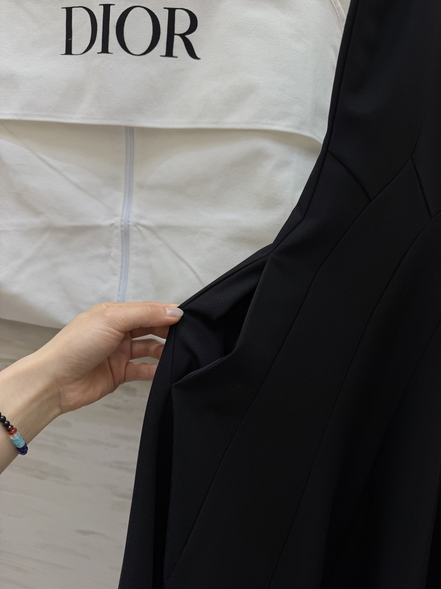 #Dio♡²⁶春夏新款 无袖连衣裙 简约优雅 剪裁精致！腰部分割线设计修饰身形 裙摆自然垂坠 法式气质满