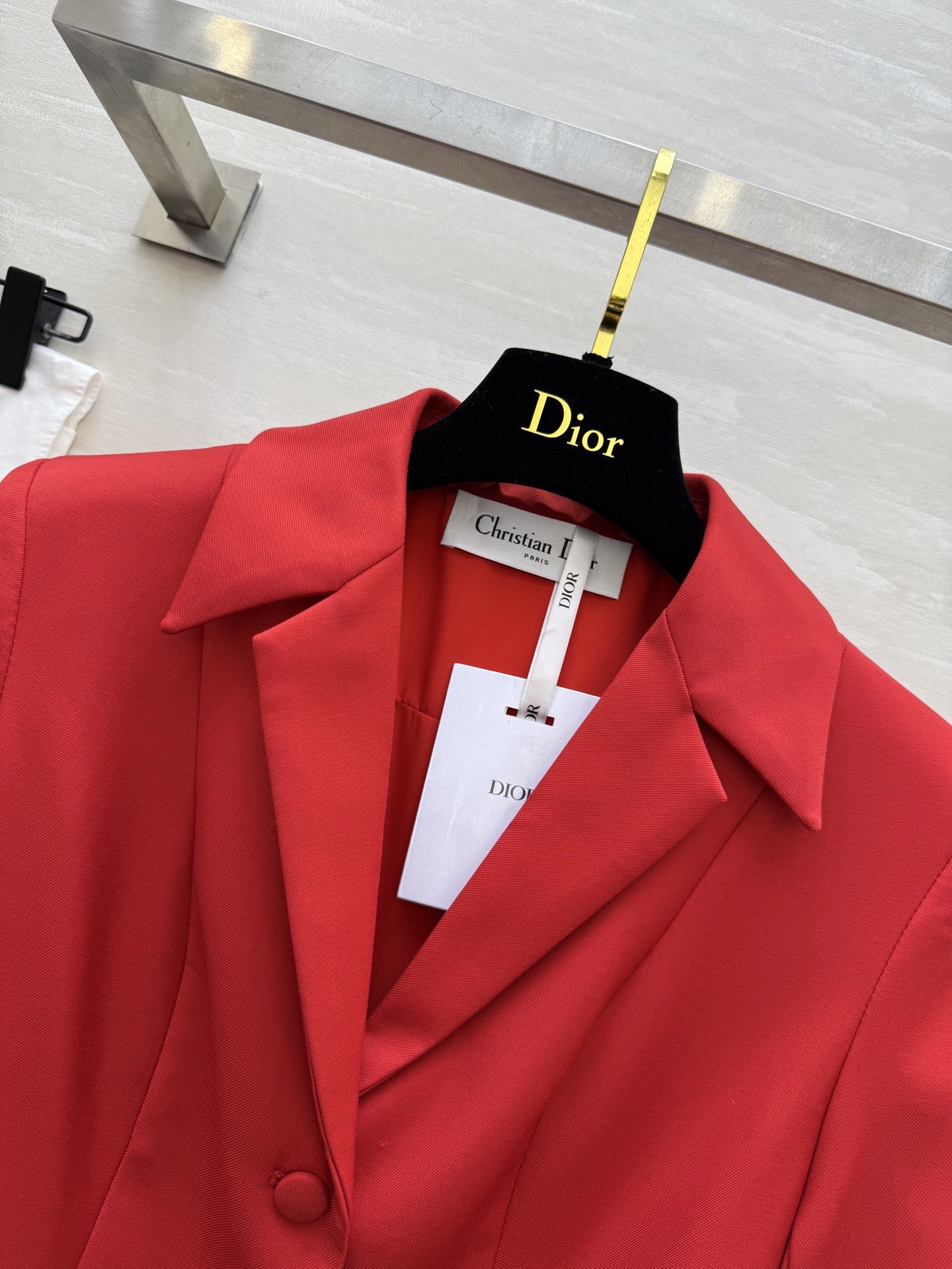 #DIO♡风衣式连衣裙 中长款A字大裙摆设计 优雅又有气场 黑色腰带勾勒腰线 修身显瘦 复古红色超显白 