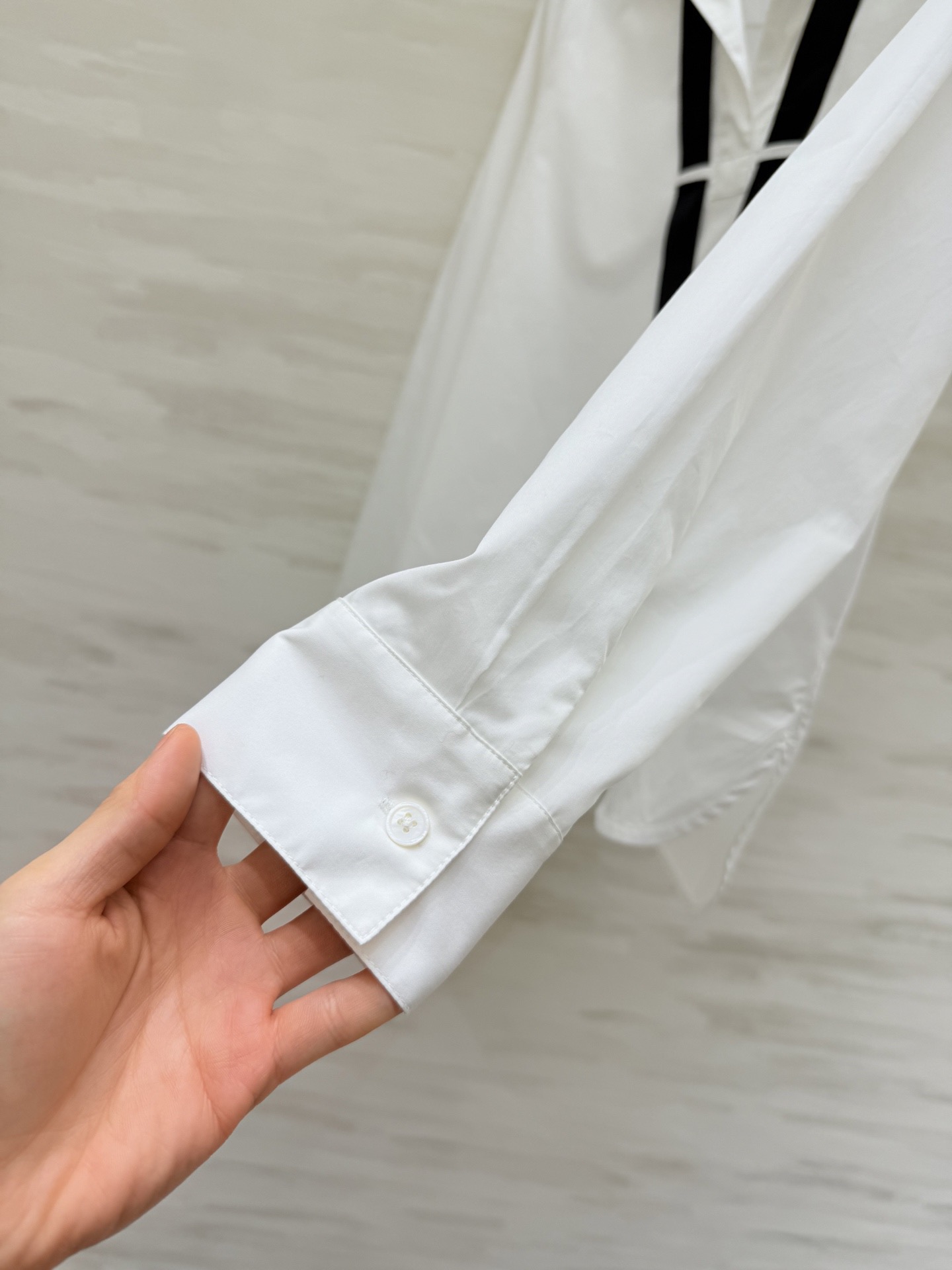 #PORTS²⁶新款 1961白衬衣 采用府绸棉 质感挺括不易皱 职场通勤超适合！领口黑色飘带设计灵感来