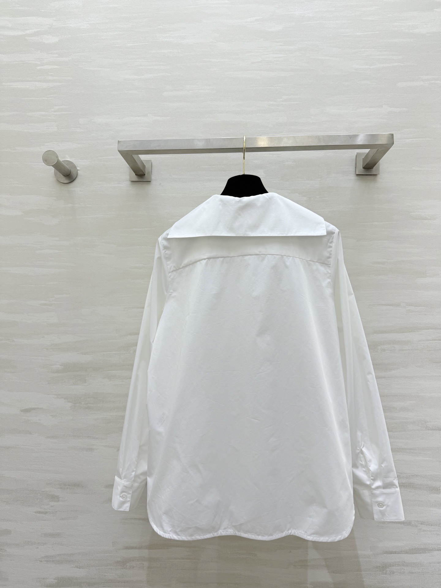 #PORTS²⁶新款 1961白衬衣 采用府绸棉 质感挺括不易皱 职场通勤超适合！领口黑色飘带设计灵感来