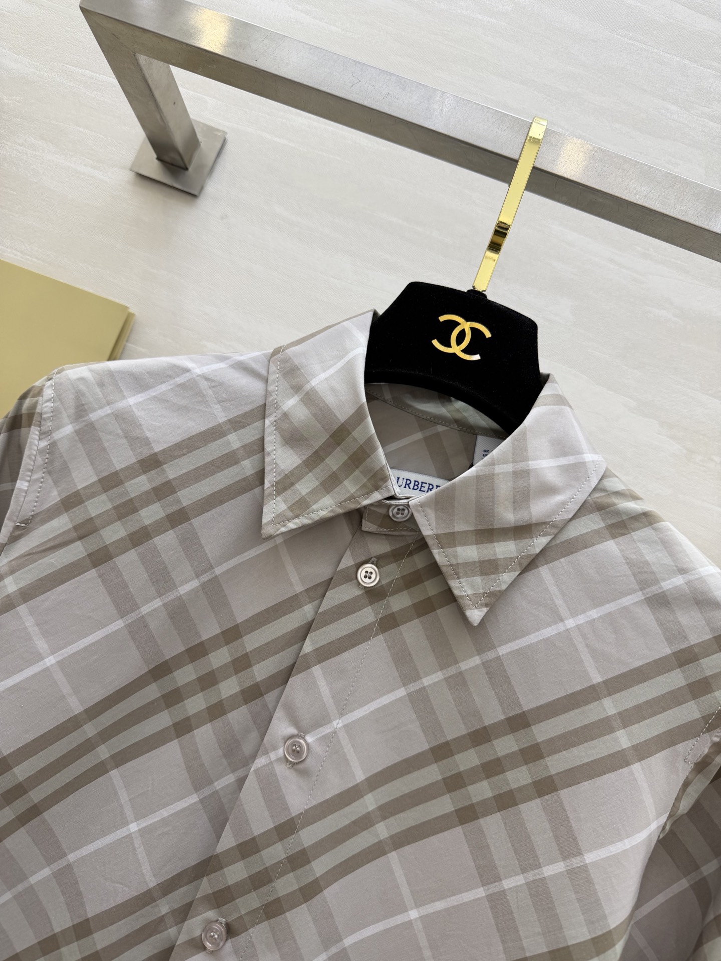 𝐁𝐮𝐫𝐛𝐞𝐫𝐫𝐲格纹衬衫｜人间种草机🌿Burberry格纹衬衫，真的是穿搭作弊器✔️不同配色+格纹 适配