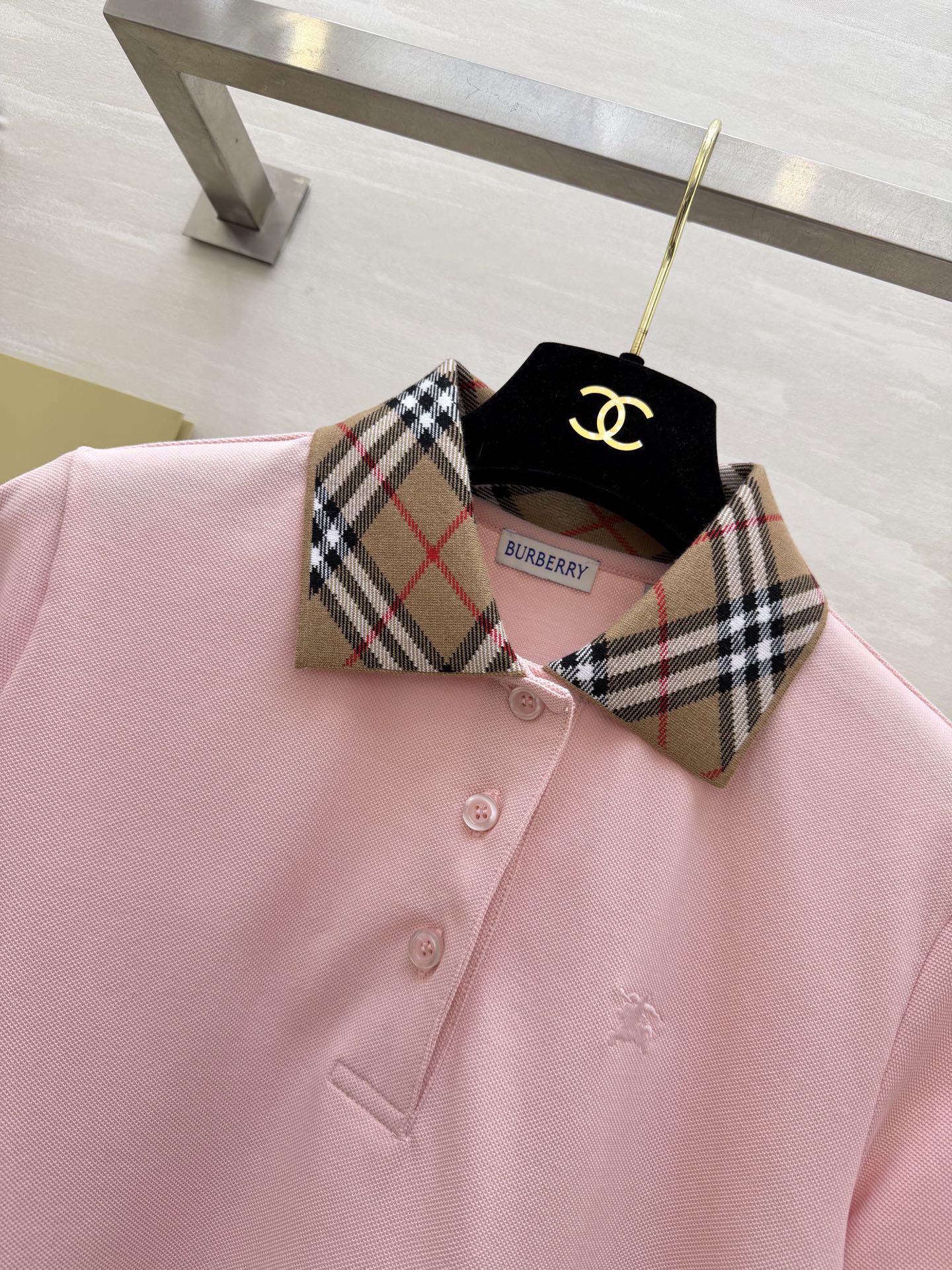 ▫️Burberr♡²⁶春夏新款▫️ 春天的第一件Polo衫，被问爆了！▫️ 三色可选，承包你整个春天的