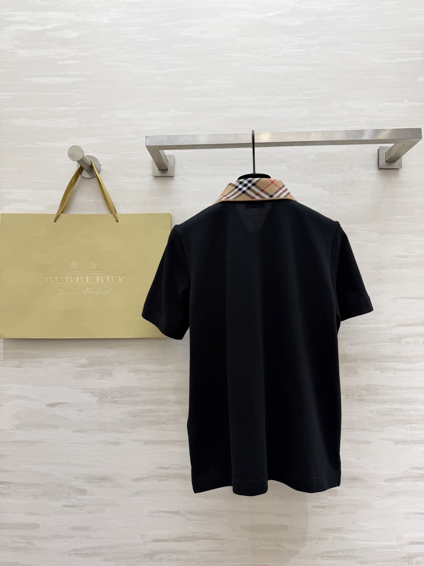 ▫️Burberr♡²⁶春夏新款▫️ 春天的第一件Polo衫，被问爆了！▫️ 三色可选，承包你整个春天的