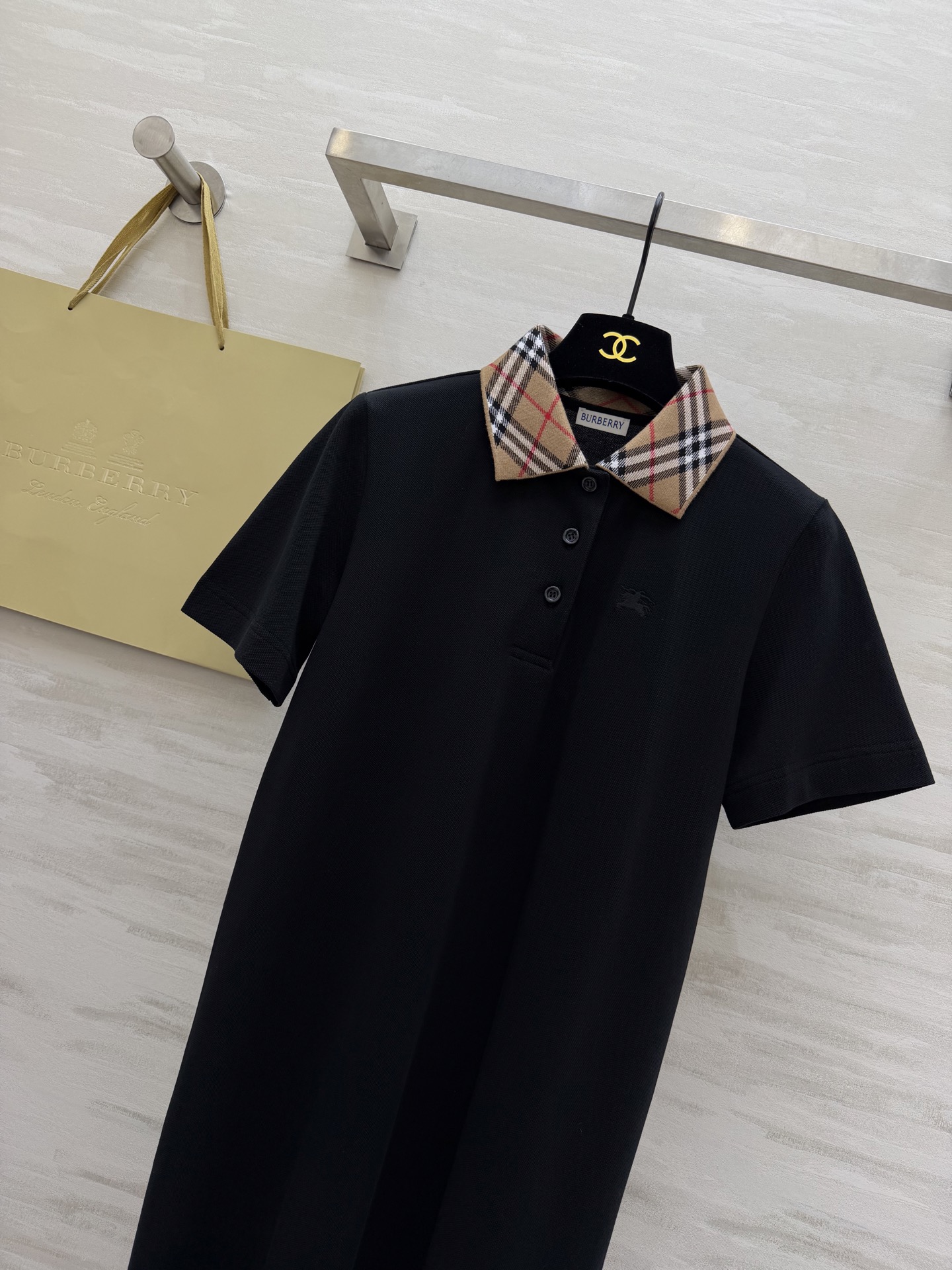 #Burberr♡²⁶春夏新款 翻领格纹polo短袖连衣裙 高品质 现货首发size：S/M/L/XL/