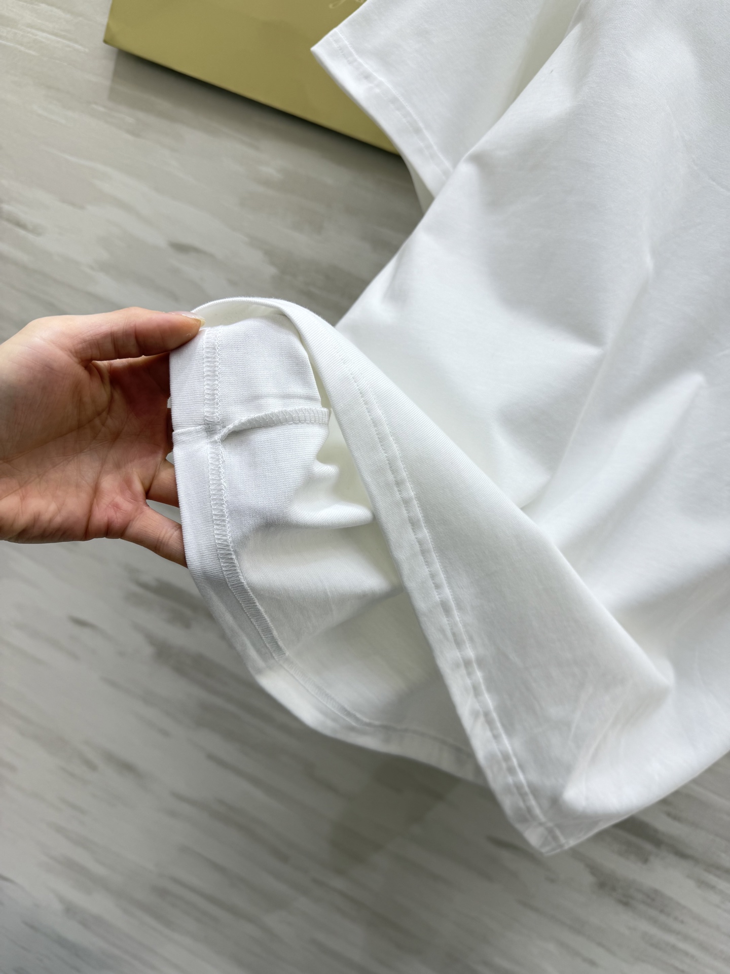 #Burberr♡²⁶春夏新款 男女同款 英伦风刚需T恤｜把骑士徽章穿在身上 经典的骑士徽章刺绣口袋 低