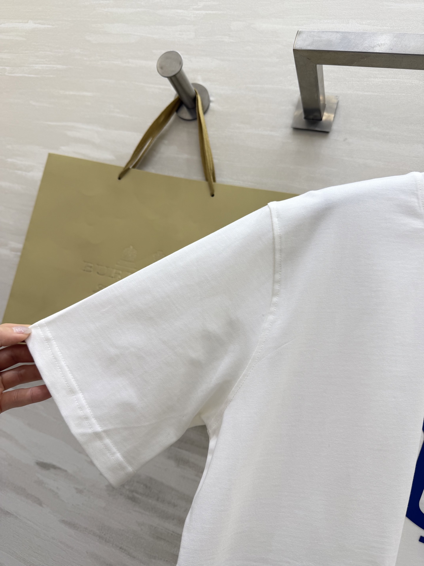 #Burberr♡²⁶春夏新款 男女同款 英伦风刚需T恤｜把徽章穿在身上 经典的徽章点缀 低调又高级的英