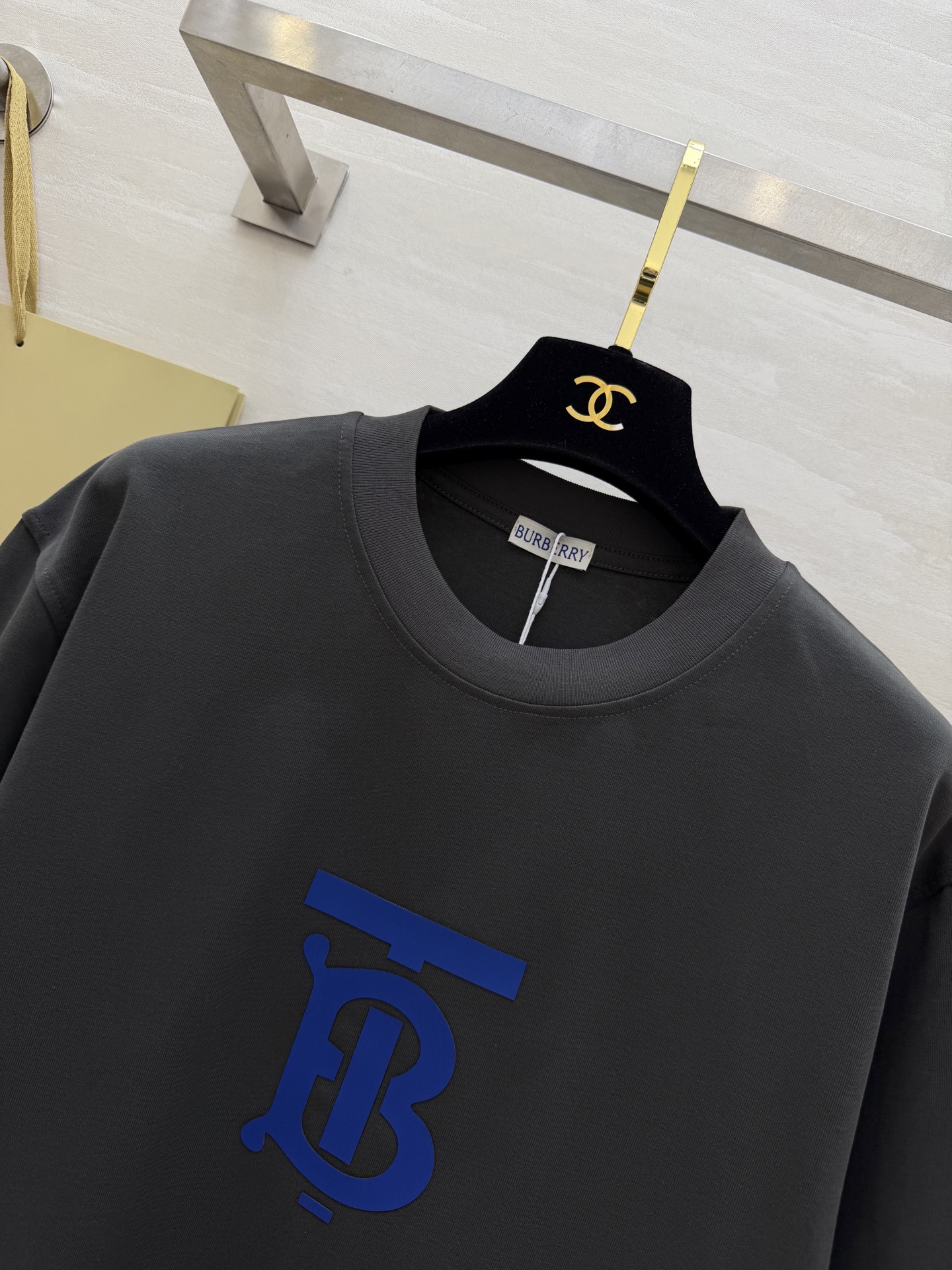 #Burberr♡²⁶春夏新款 男女同款 英伦风刚需T恤｜把徽章穿在身上 经典的徽章点缀 低调又高级的英