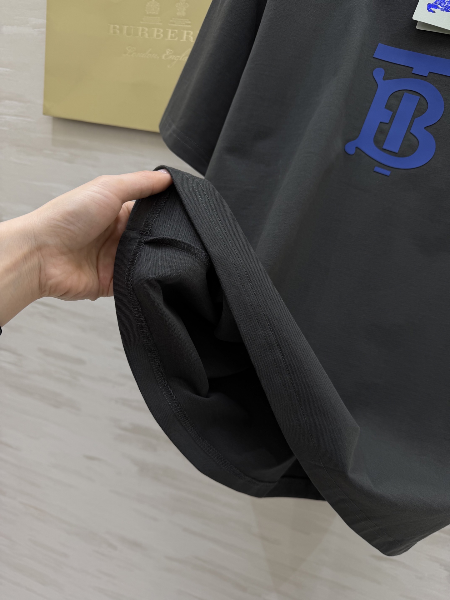 #Burberr♡²⁶春夏新款 男女同款 英伦风刚需T恤｜把徽章穿在身上 经典的徽章点缀 低调又高级的英