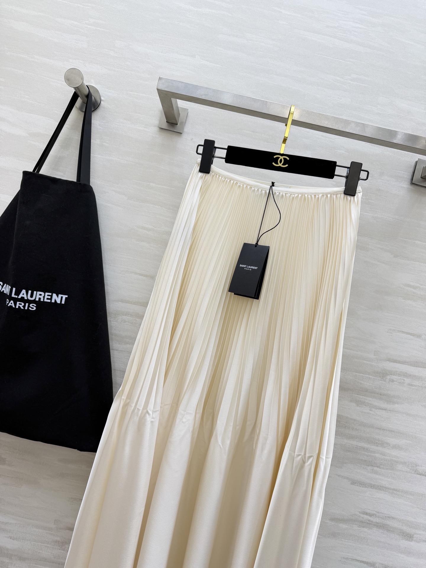 Saint Lauren♡²⁶春夏新款 ysl百褶半裙 定制醋酸混纺面料垂坠感与光泽度满分 裙摆层次丰富