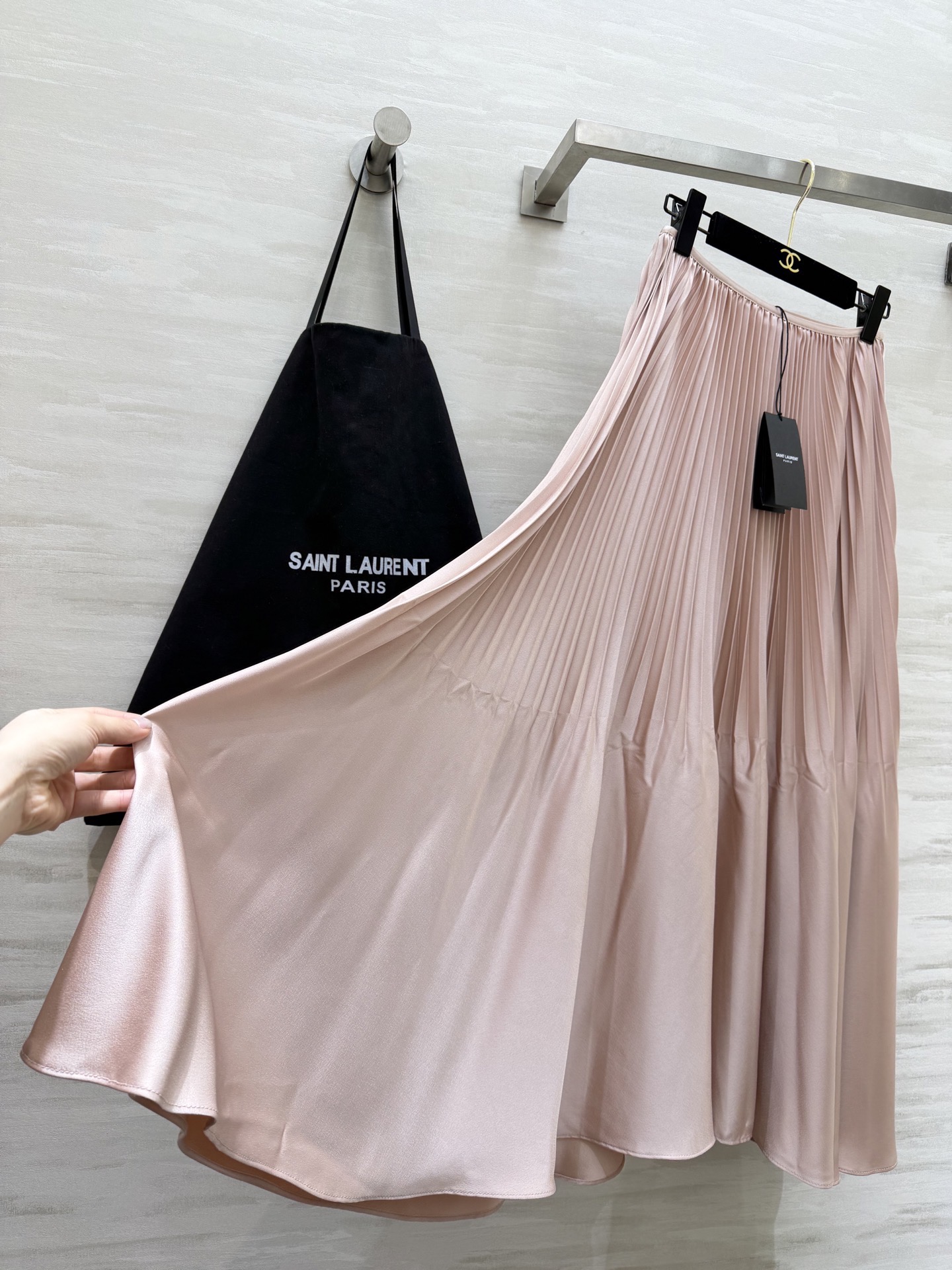 Saint Lauren♡²⁶春夏新款 ysl百褶半裙 定制醋酸混纺面料垂坠感与光泽度满分 裙摆层次丰富