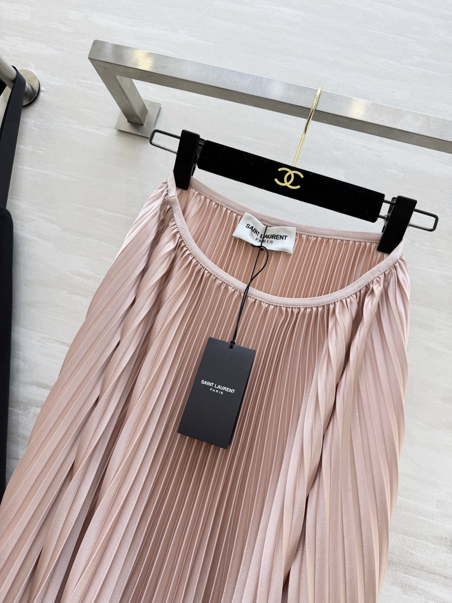 Saint Lauren♡²⁶春夏新款 ysl百褶半裙 定制醋酸混纺面料垂坠感与光泽度满分 裙摆层次丰富